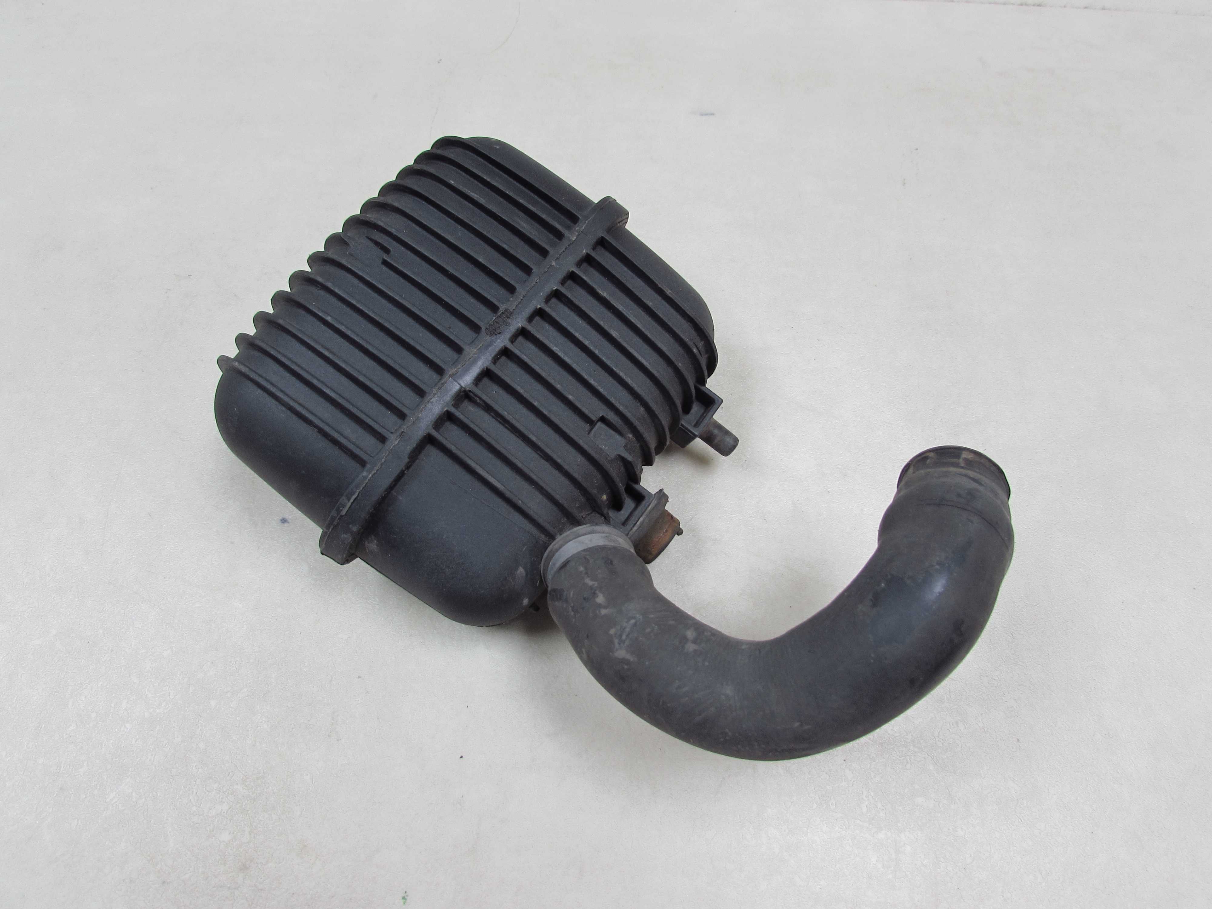 AUDI A4 B6 B7 REZONATOR POWIETRZA 8E0129955