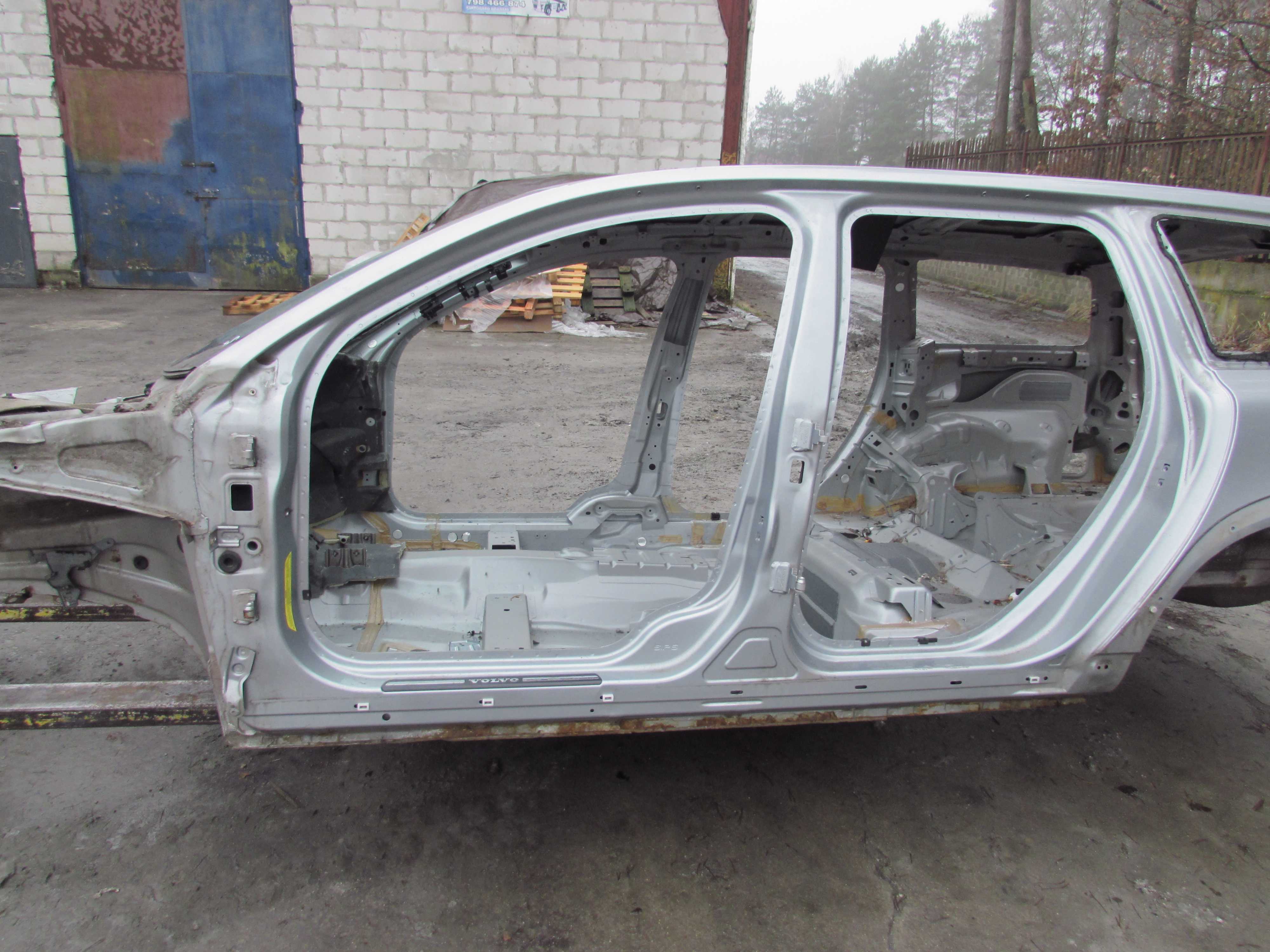 VOLVO S80 V70 III XC70 III 07-16 CWIARTKA PROG SLUPEK LEWY 477-46