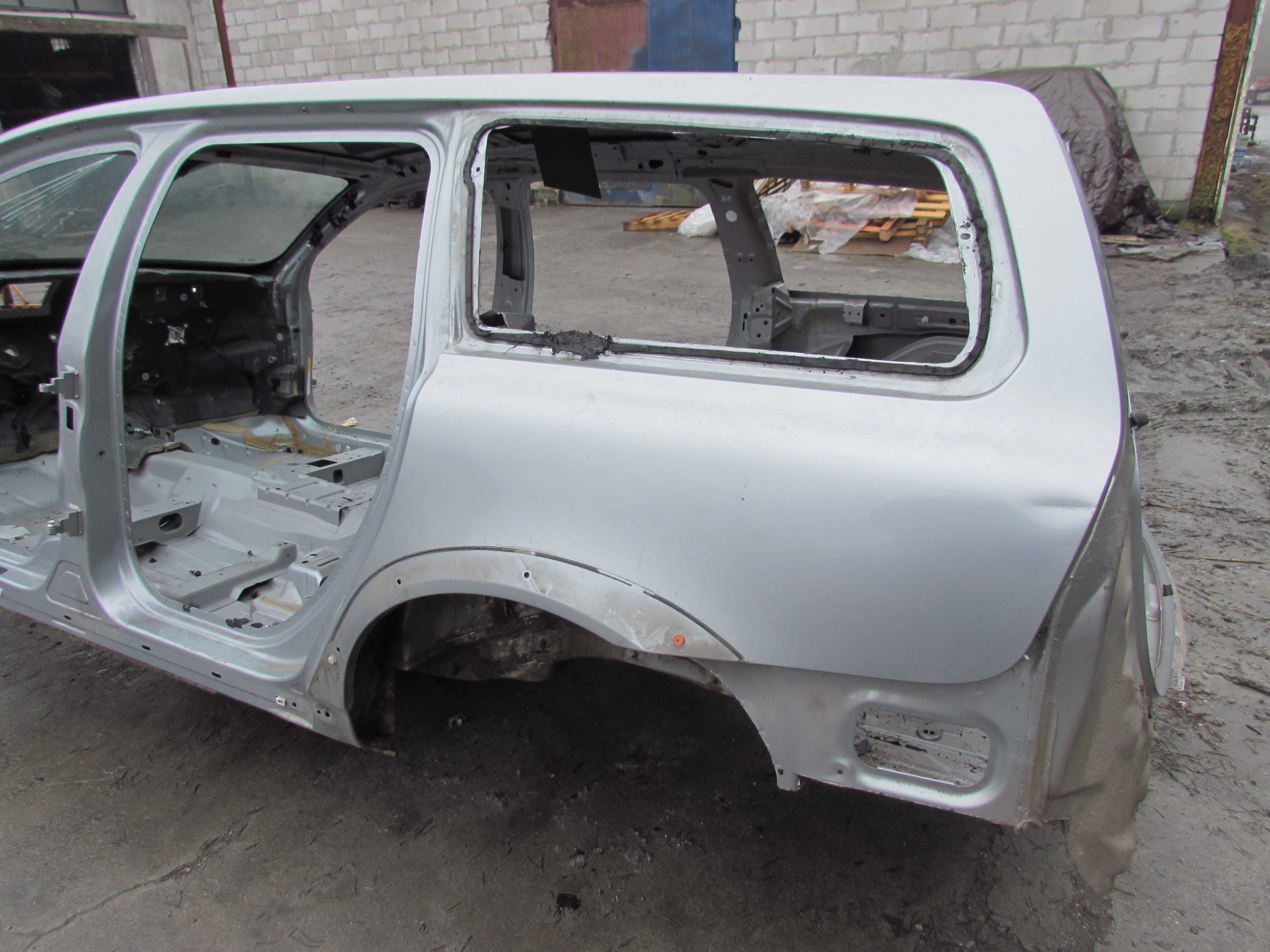 VOLVO XC70 III 07-16 CWIARTKA BLOTNIK SLUPEK TYL LEWY 477-46 DUPA WANNA