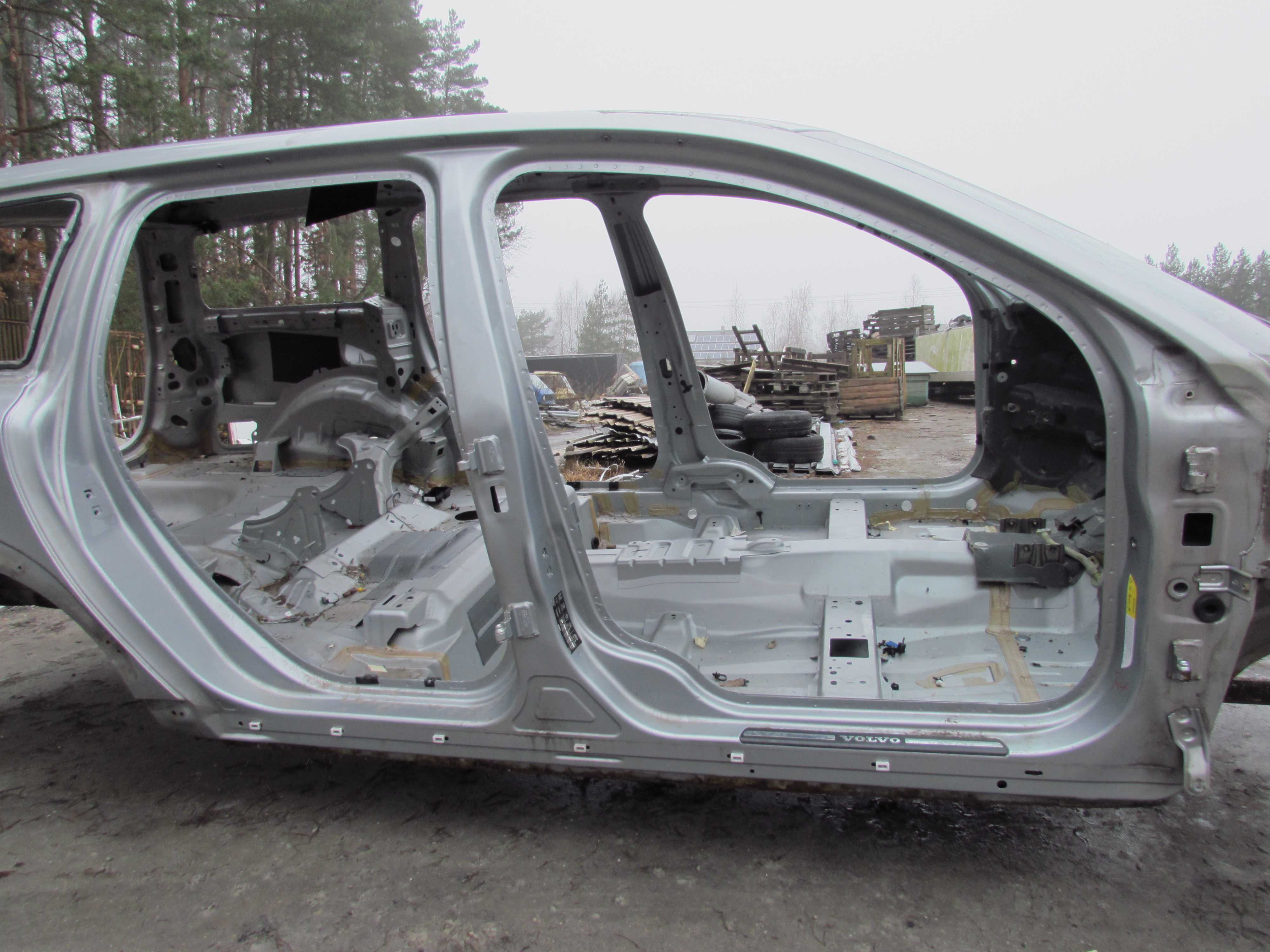 VOLVO S80 V70 III XC70 III 07-16 CWIARTKA PROG SLUPEK PRAWY 477-46