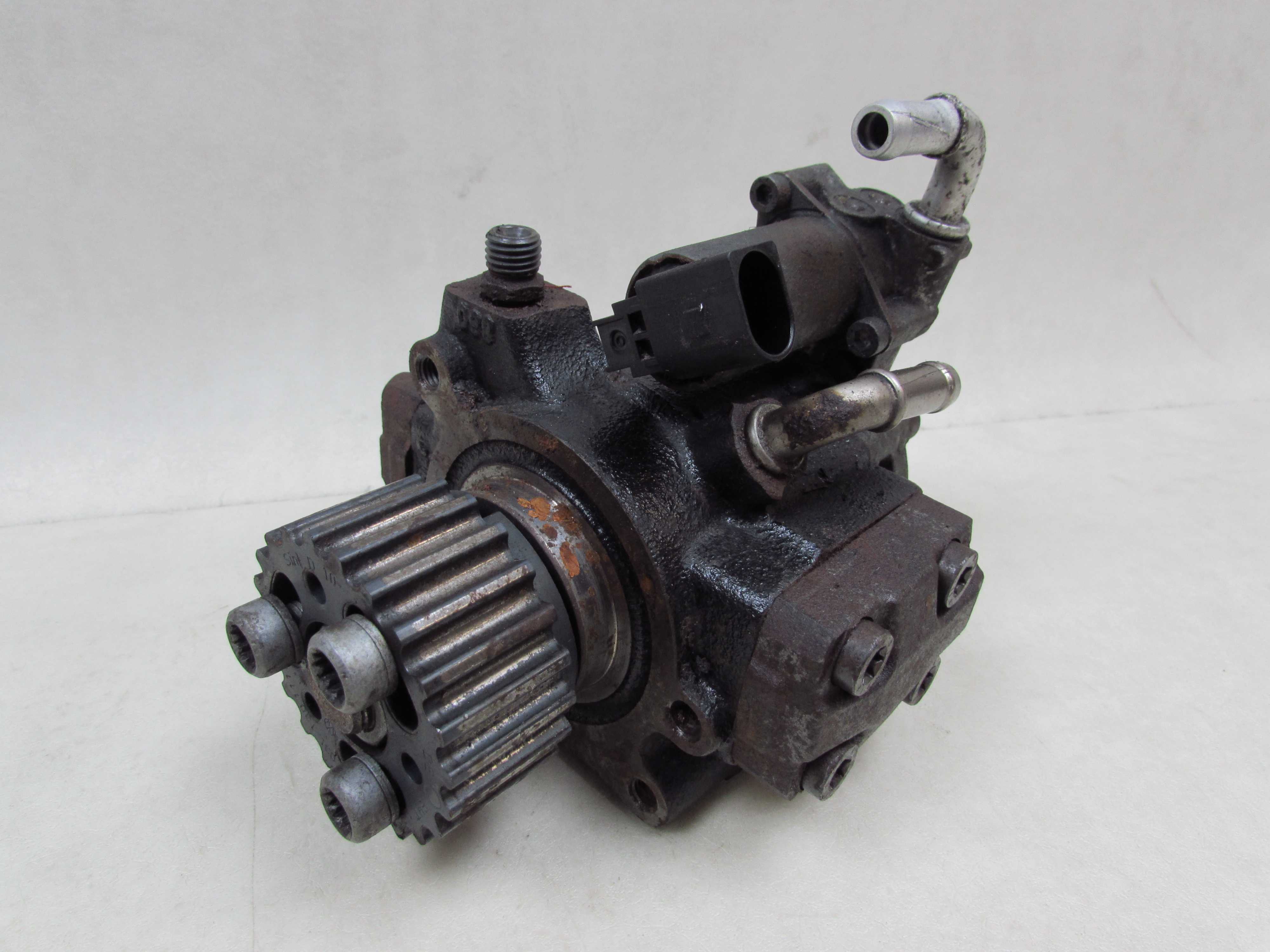 AUDI VW SKODA 1.6 TDI POMPA WTRYSKOWA PALIWA 03L130755E