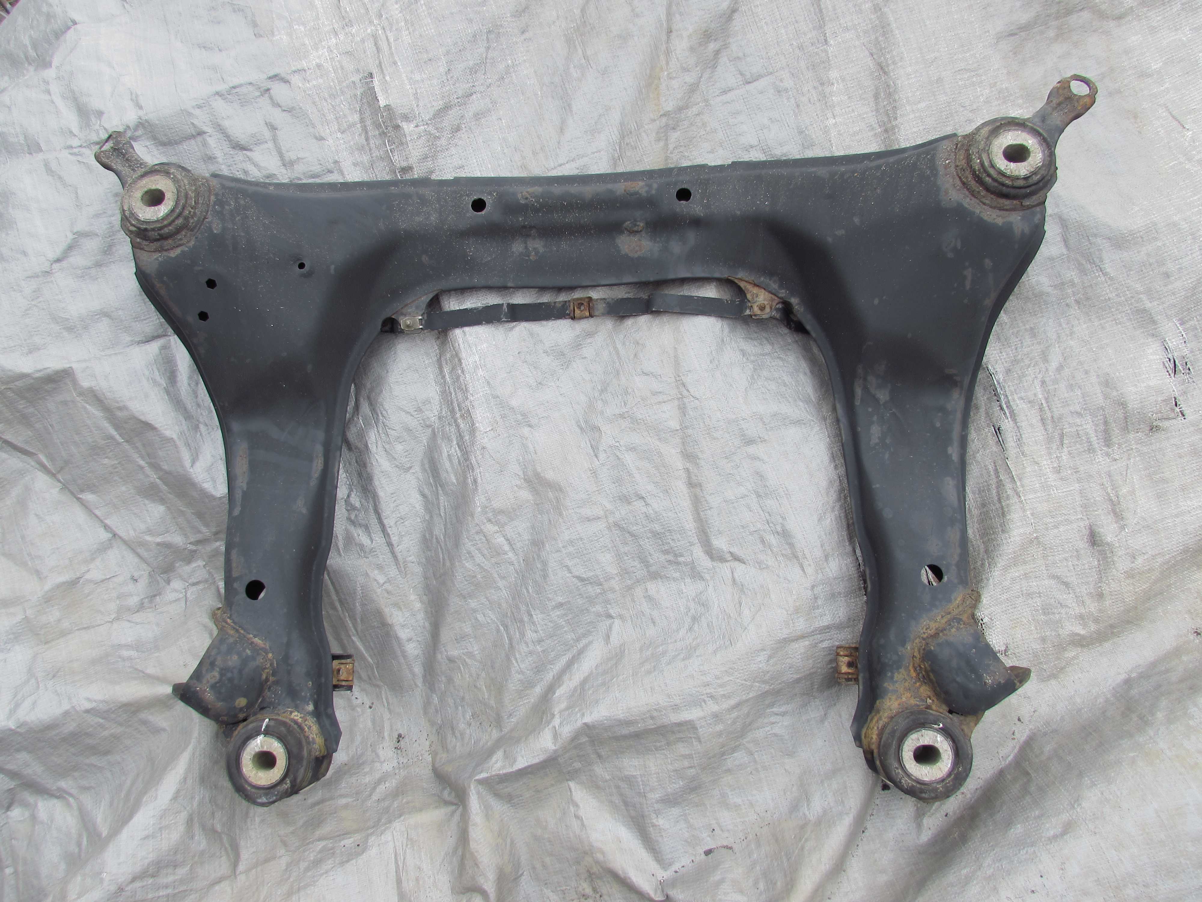 AUDI A4 B7 WOZEK SANKI TRAWERS KOLYSKA BELKA ZAWIESZENIA PRZOD 8E0399313BD 04-08