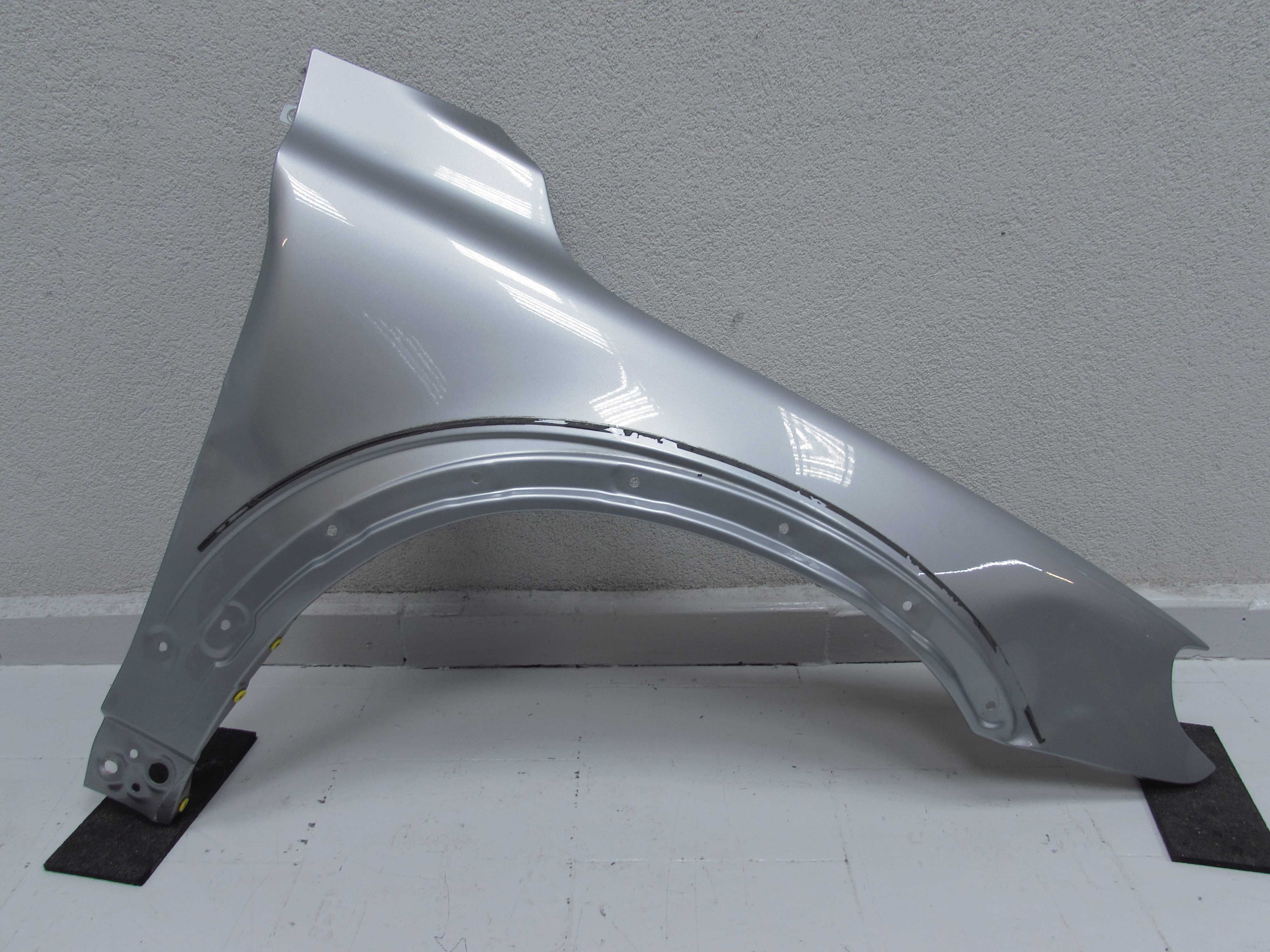 VOLVO XC70 P3 III 06-16 BLOTNIK PRZOD PRAWY 477-46 USZKODZONY