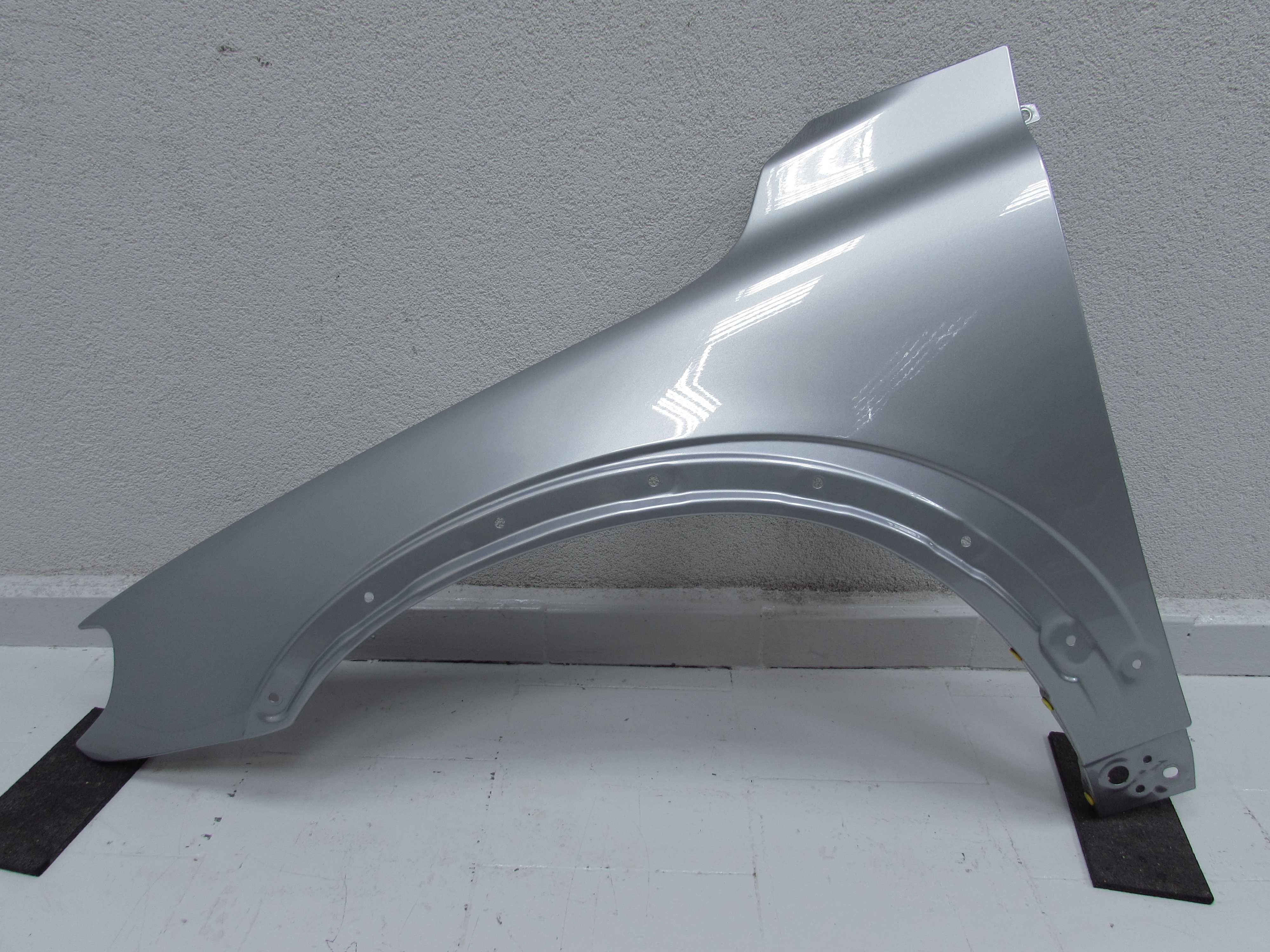 VOLVO XC70 P3 III 06-16 BLOTNIK PRZOD LEWY 477-46 DO ZALOZENIA