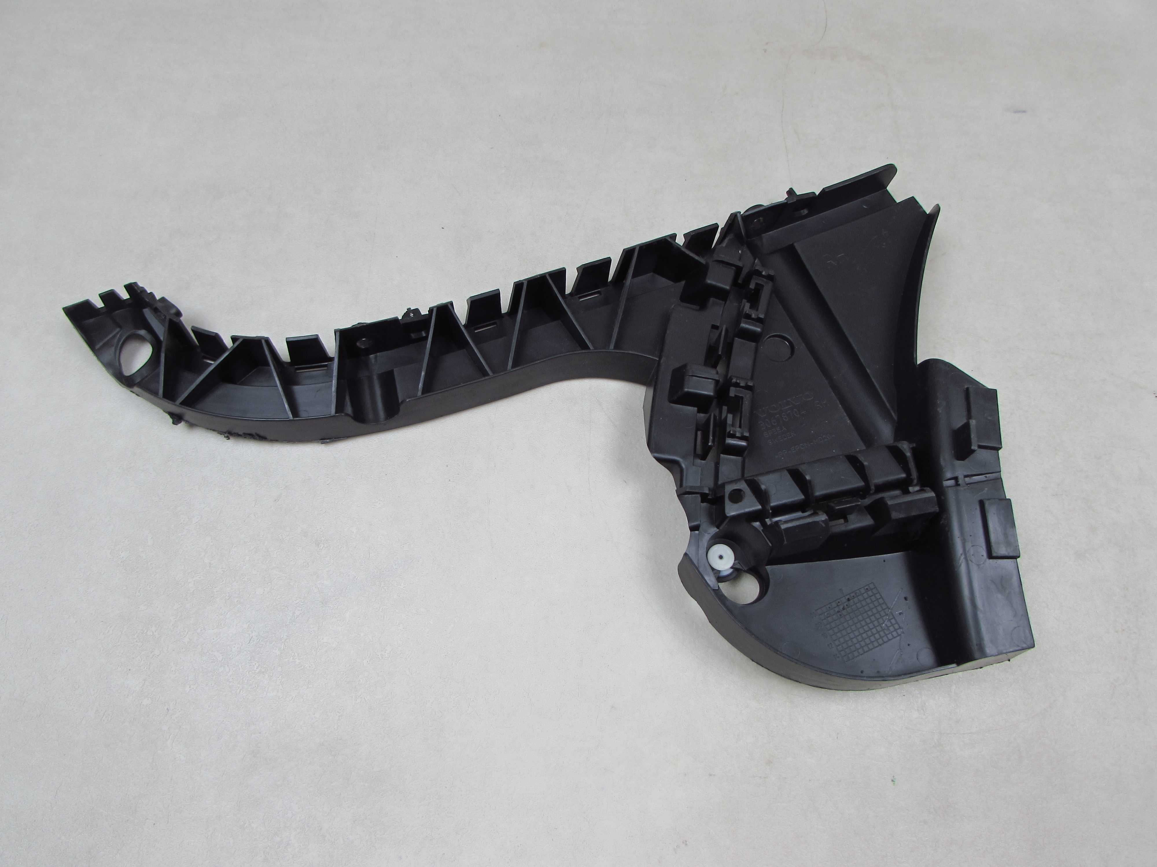 VOLVO XC70 III 07-16 SLIZG MOCOWANIE ZDERZAKA TYL PRAWY 30678704