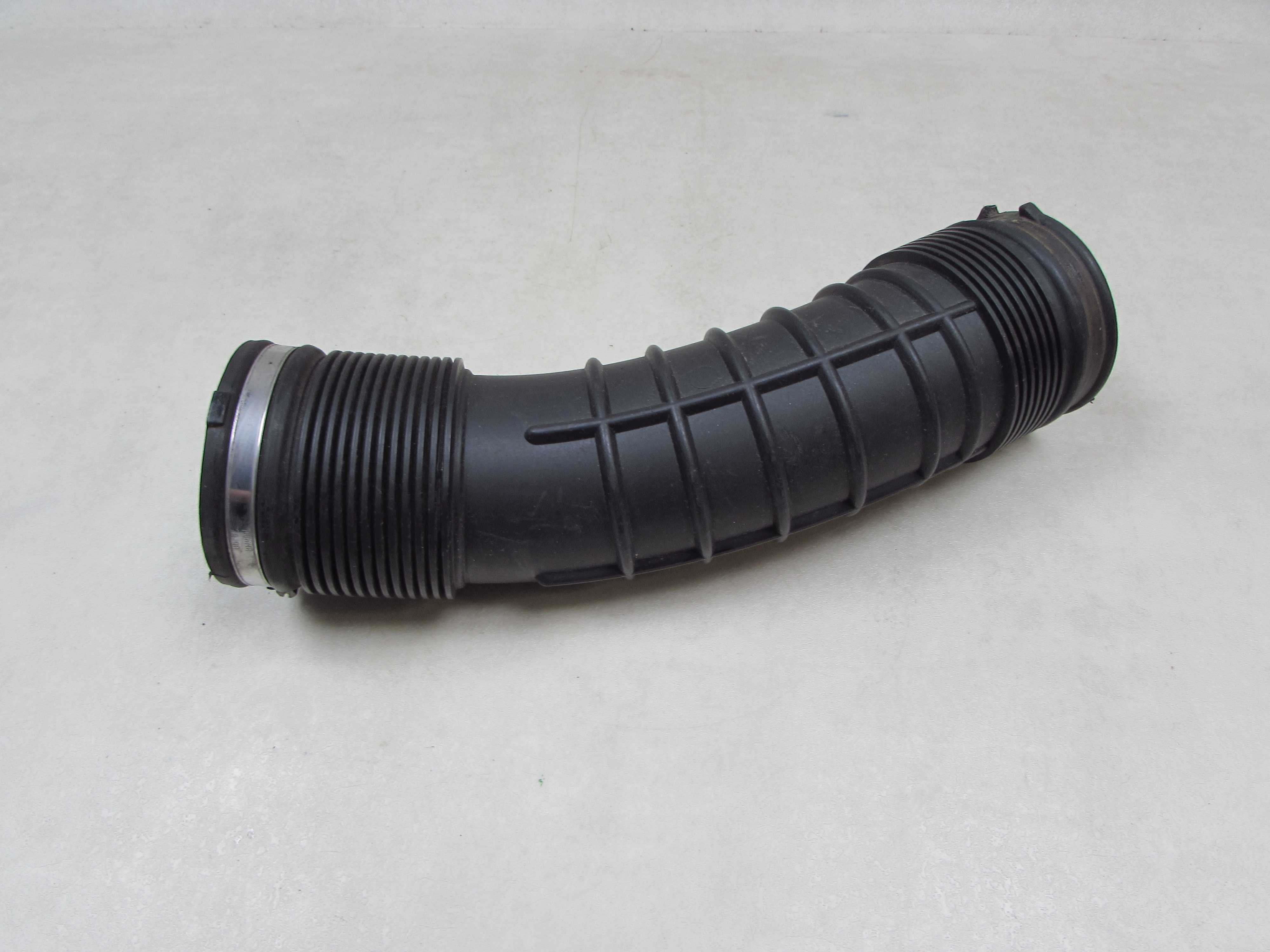 VOLVO S80 II V70 III XC70 III 06-16 2.4 D5 PRZEWOD RURA DOLOT POWIETRZA 6898050