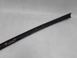 VOLVO XC70 07-16 LISTWA SZYBY CZOLOWEJ LEWA 30753552