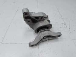 VOLVO S80 II V70 III 06-16 2.4 D5 LAPA PODUSZKA SILNIKA DS73-6F012-GG