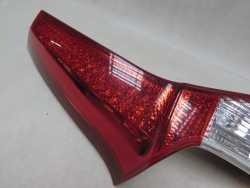 VOLVO V70 III XC70 II 06-14 LAMPA TYL LEWA KLAPY