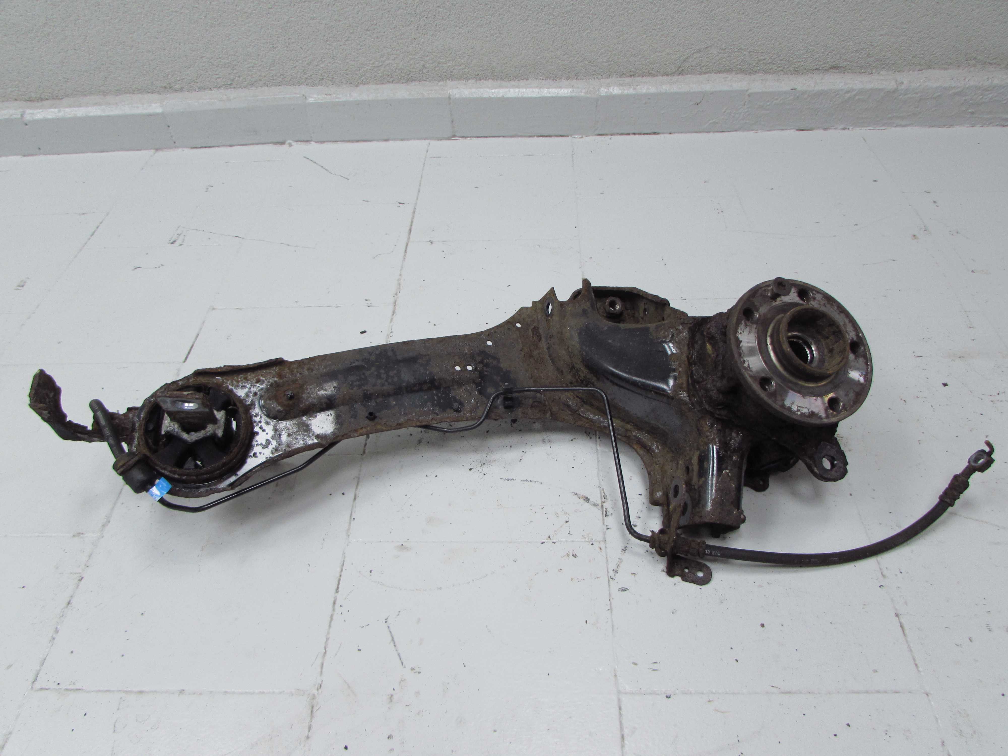 VOLVO XC70 III V70 III AWD 07-16 PIASTA ZWROTNICA WAHACZ TYL PRAWY 7G915A968