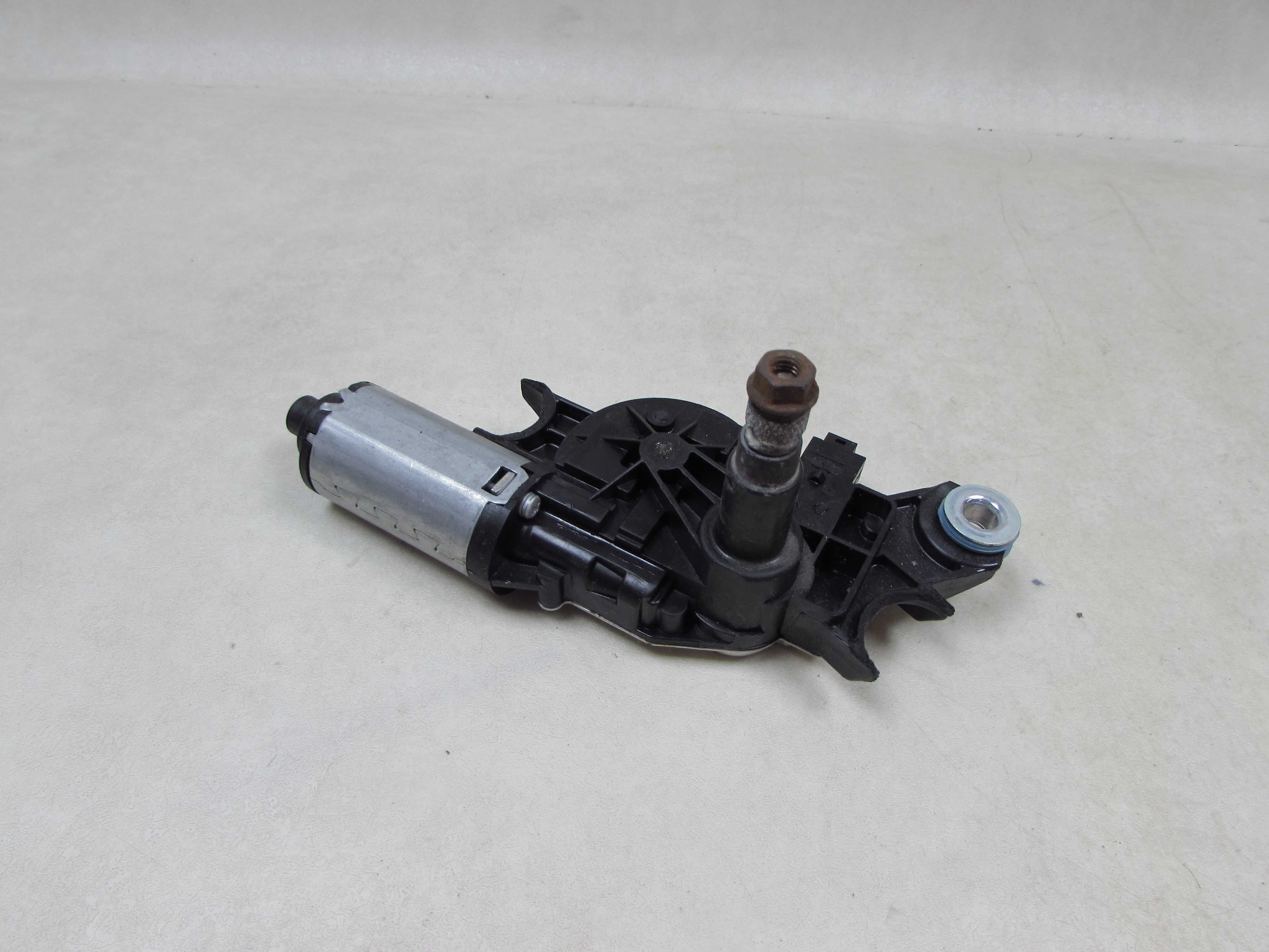 VOLVO V70 III XC70 06-16 SILNIK WYCIERACZKI KLAPY BAGAZNIKA TYL 30663891 53029212 USZKODZONY
