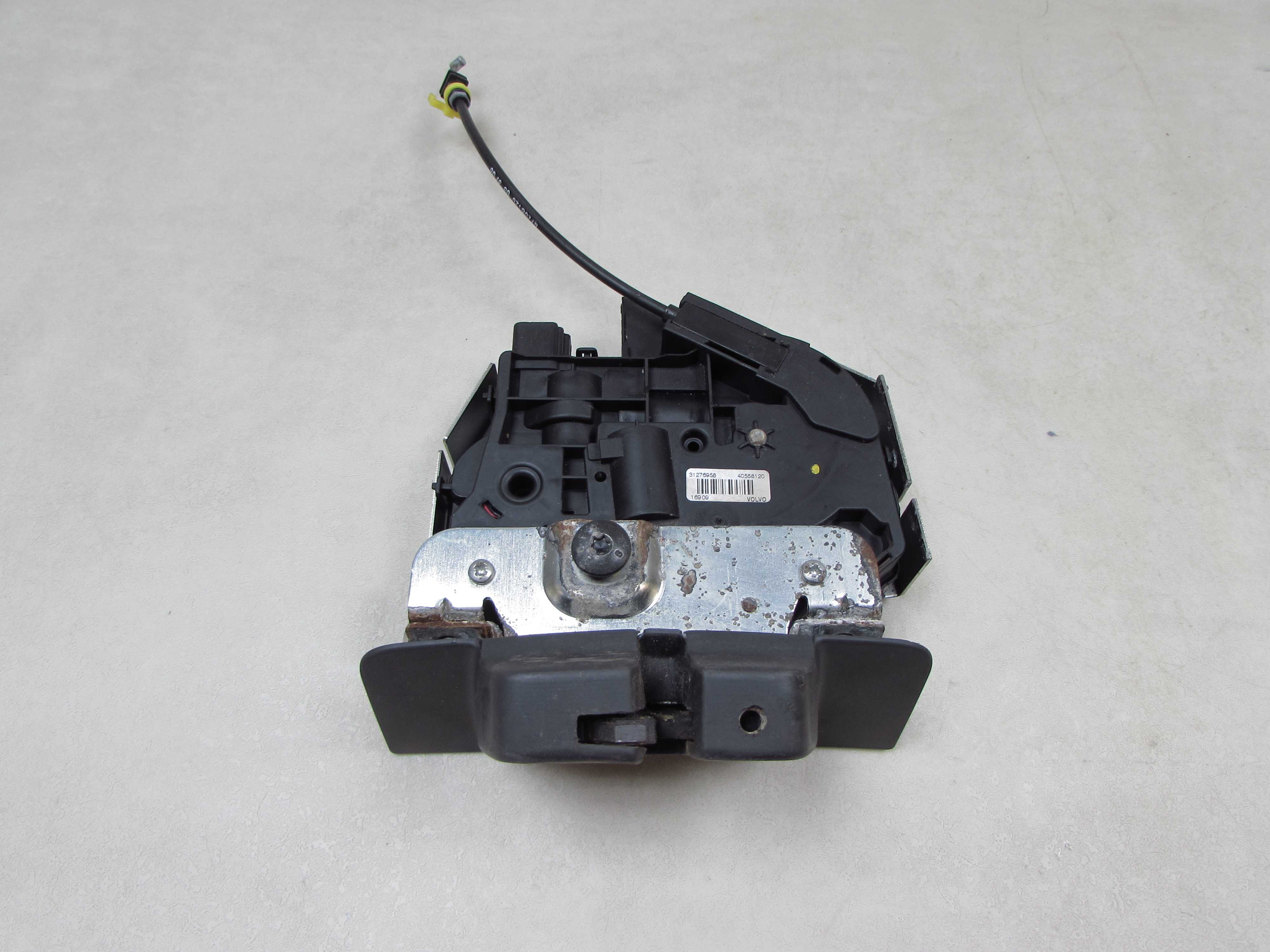 VOLVO V70 III XC70 III 06-16 ZAMEK KLAPY BAGAZNIKA TYL ELEKTRYCZNA 8 PIN 31276958