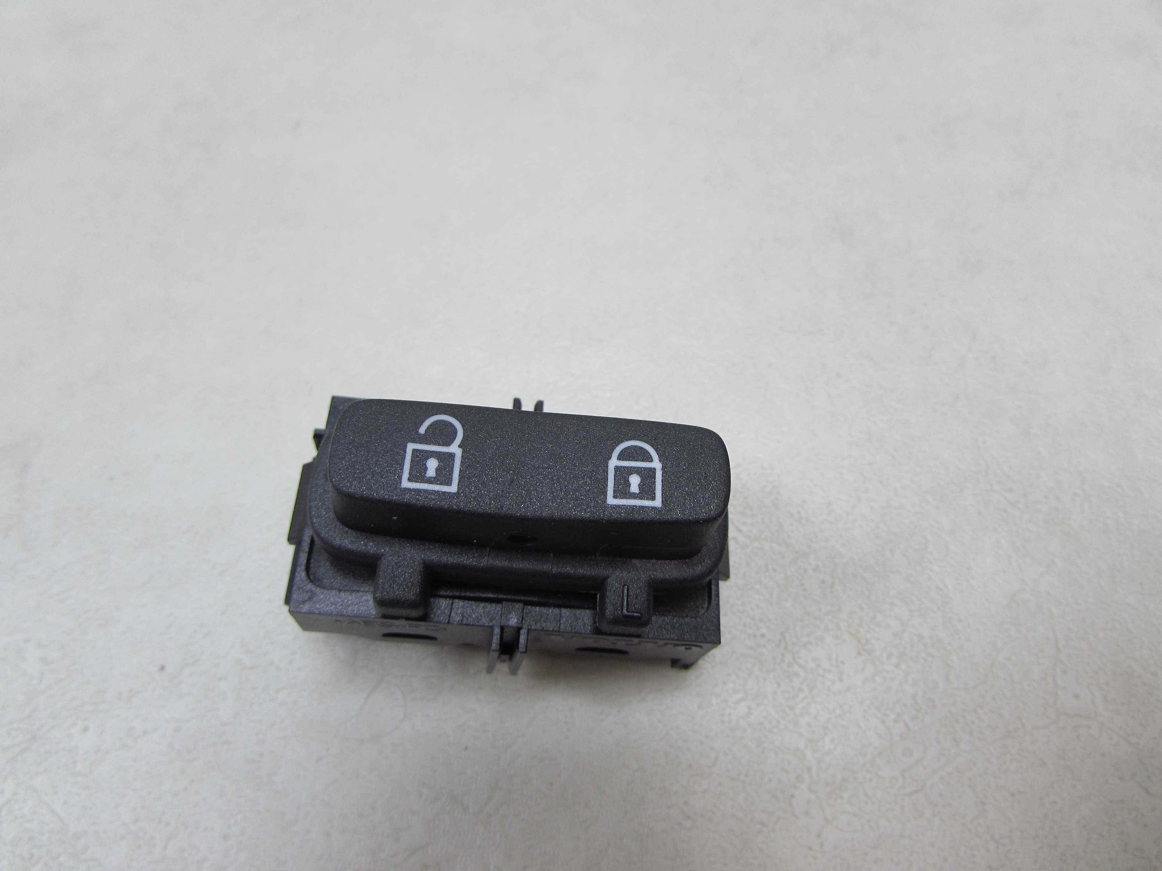 VOLVO S80 II V70 III XC70 06-13 PRZELACZNIK BLOKADY DRZWI 30710475
