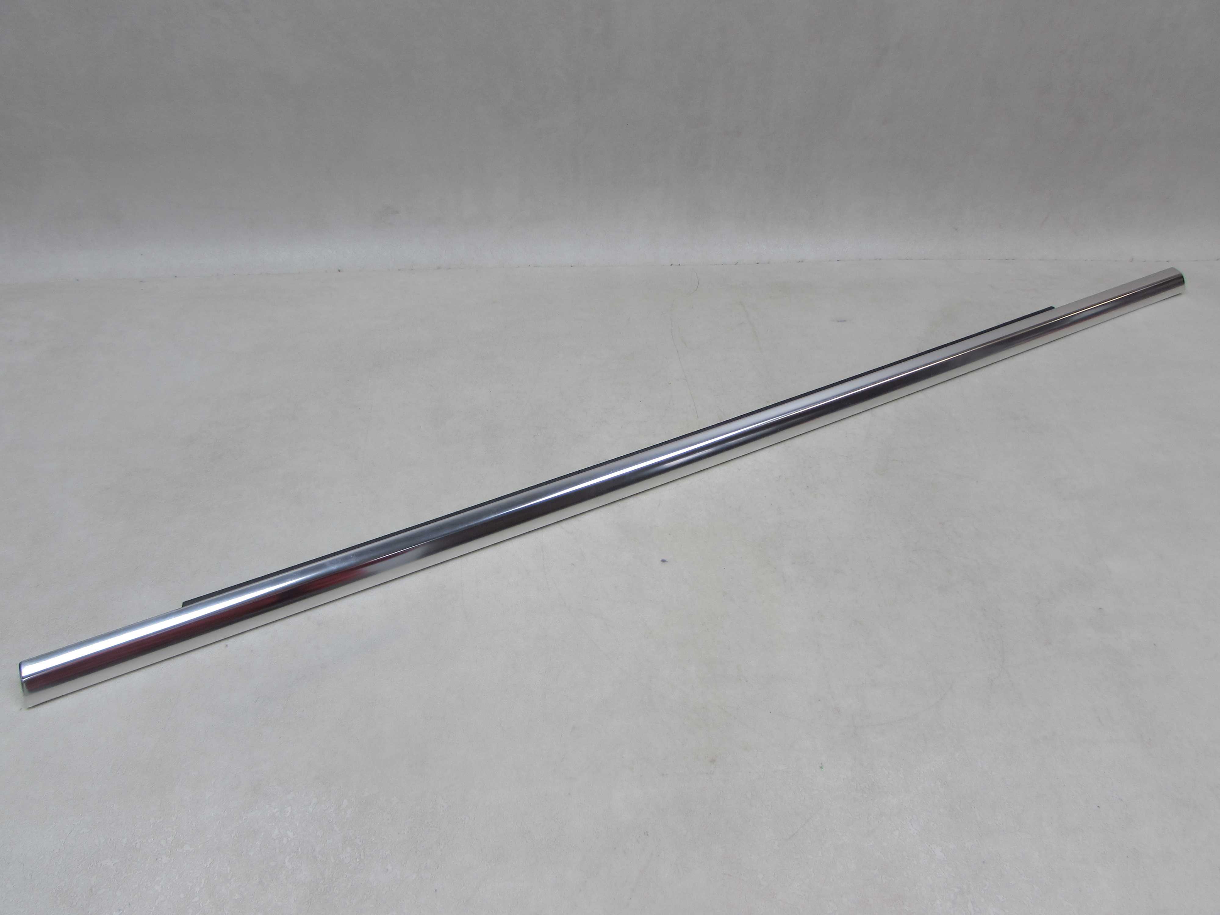 VOLVO V70 XC III 06-16 USZCZELKA LISTWA ZGARNIAJACA DRZWI TYL LEWA CHROM 31301007