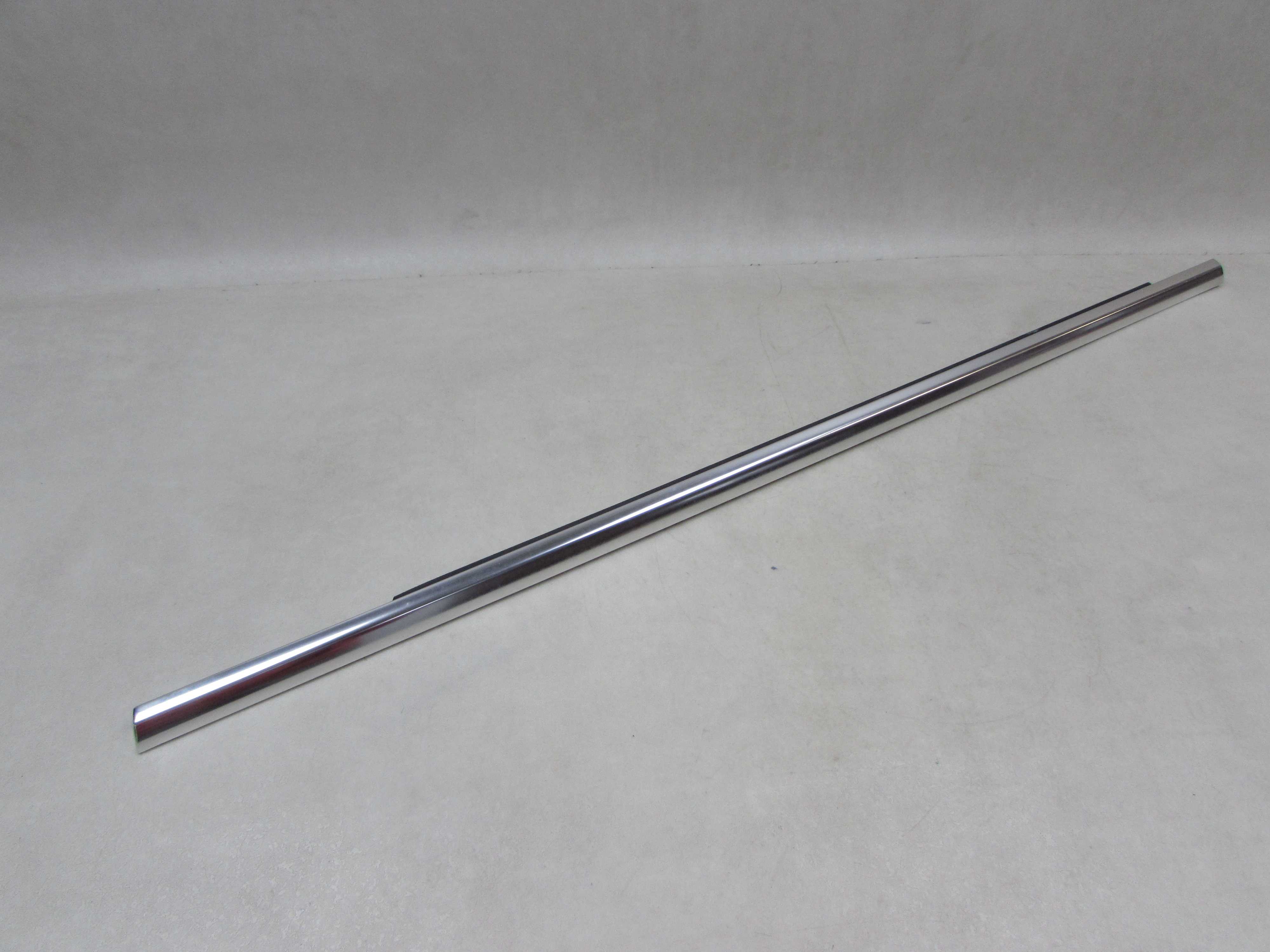 VOLVO V70 XC III 06-16 USZCZELKA LISTWA ZGARNIAJACA DRZWI TYL PRAWA CHROM