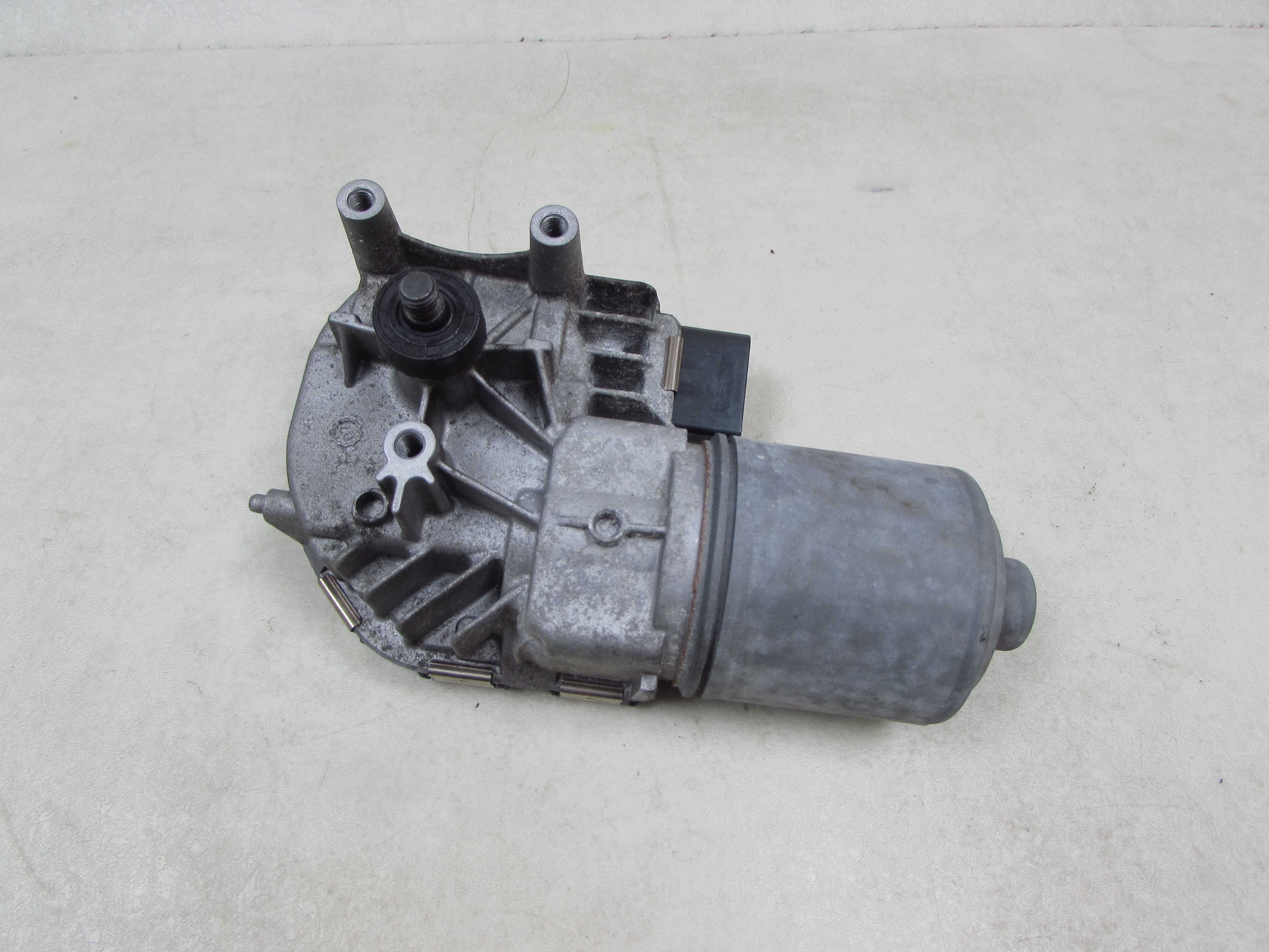 VOLVO S80 II V70 III XC70 06-13 SILNIK WYCIERACZEK PRZOD 1397220522 0390241623