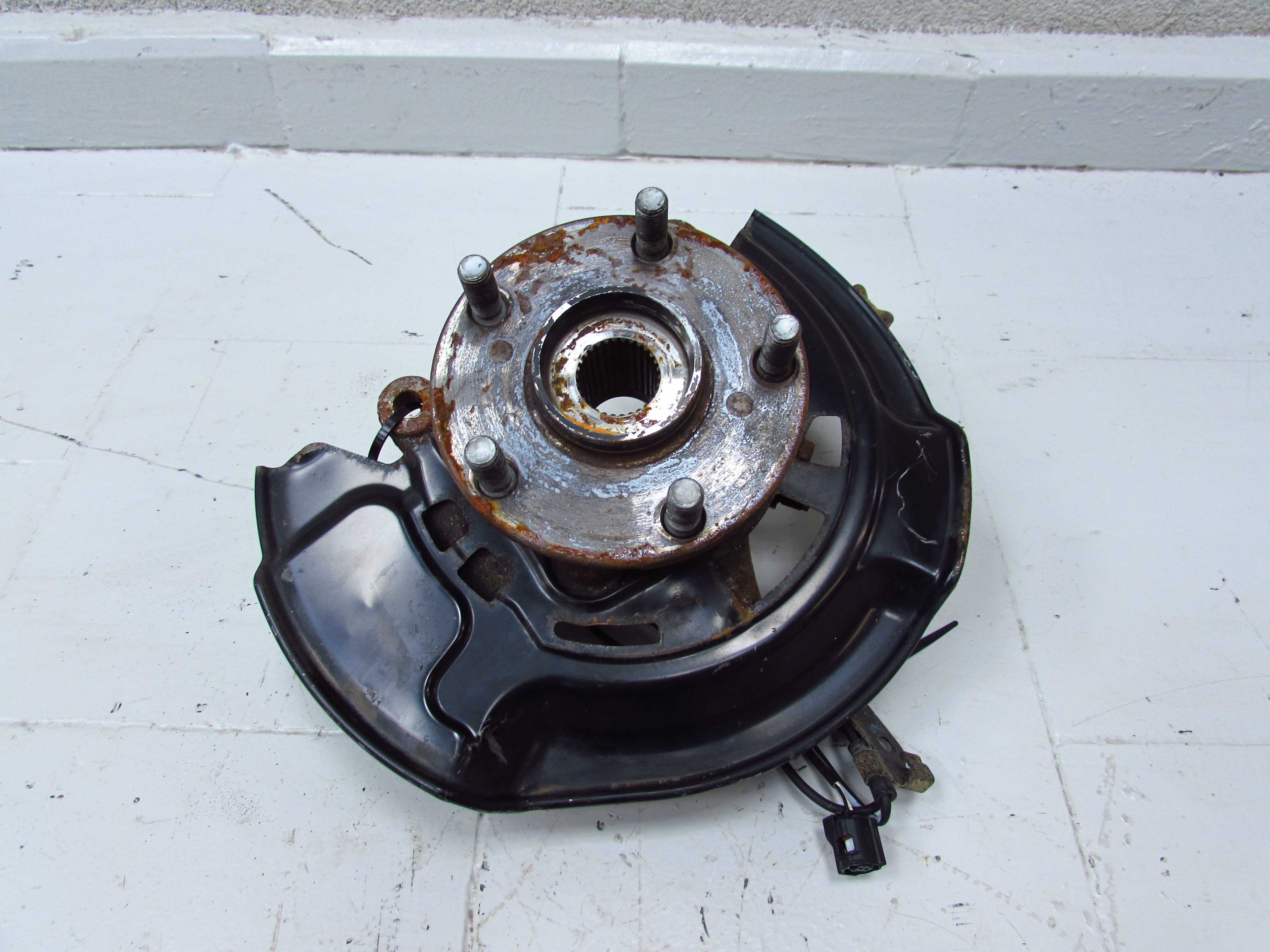 TOYOTA RAV4 IV 13-18 PIASTA ZWROTNICA PRZOD LEWA