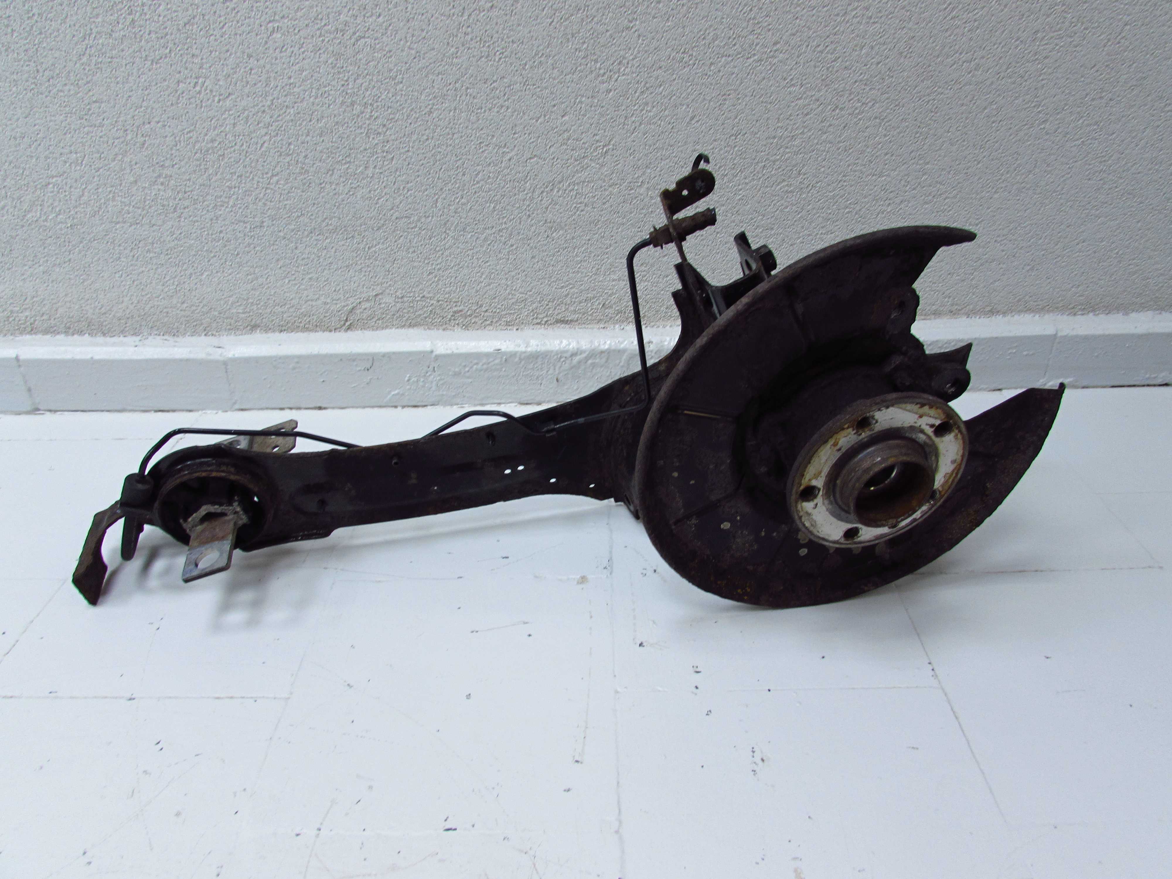 VOLVO XC60 2.4 D5 AWD 08-17 PIASTA ZWROTNICA WAHACZ TYL LEWA 7G915A968VA