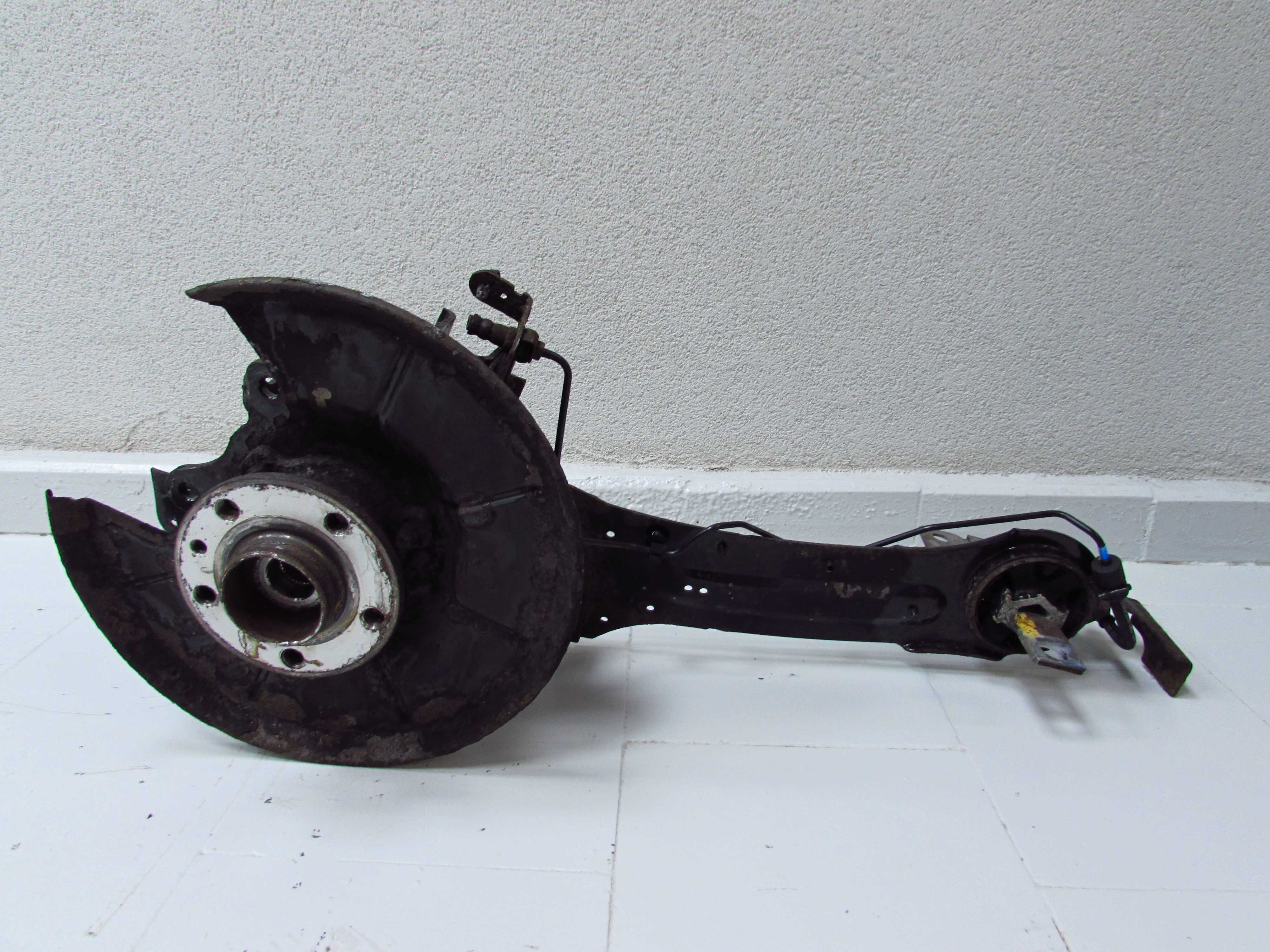 VOLVO XC60 2.4 D5 AWD 08-17 PIASTA ZWROTNICA WAHACZ TYL PRAWY 7G915A968VA