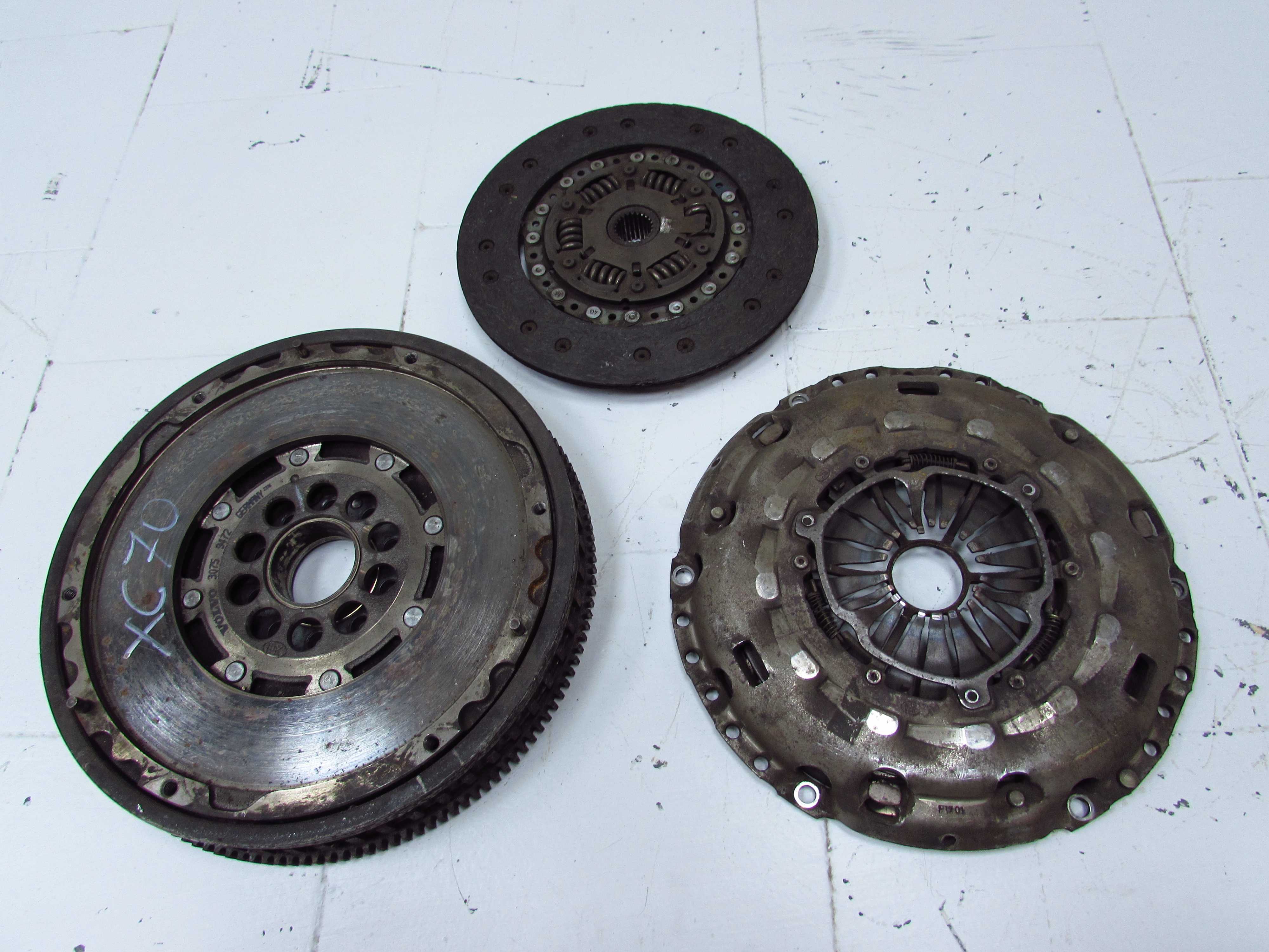 VOLVO S80 V70 XC70 XC60 2.4 D5 07- SPRZEGLO KOLO DWUMASOWE DOCISK 30759472 30681234 4N51-7563-GA
