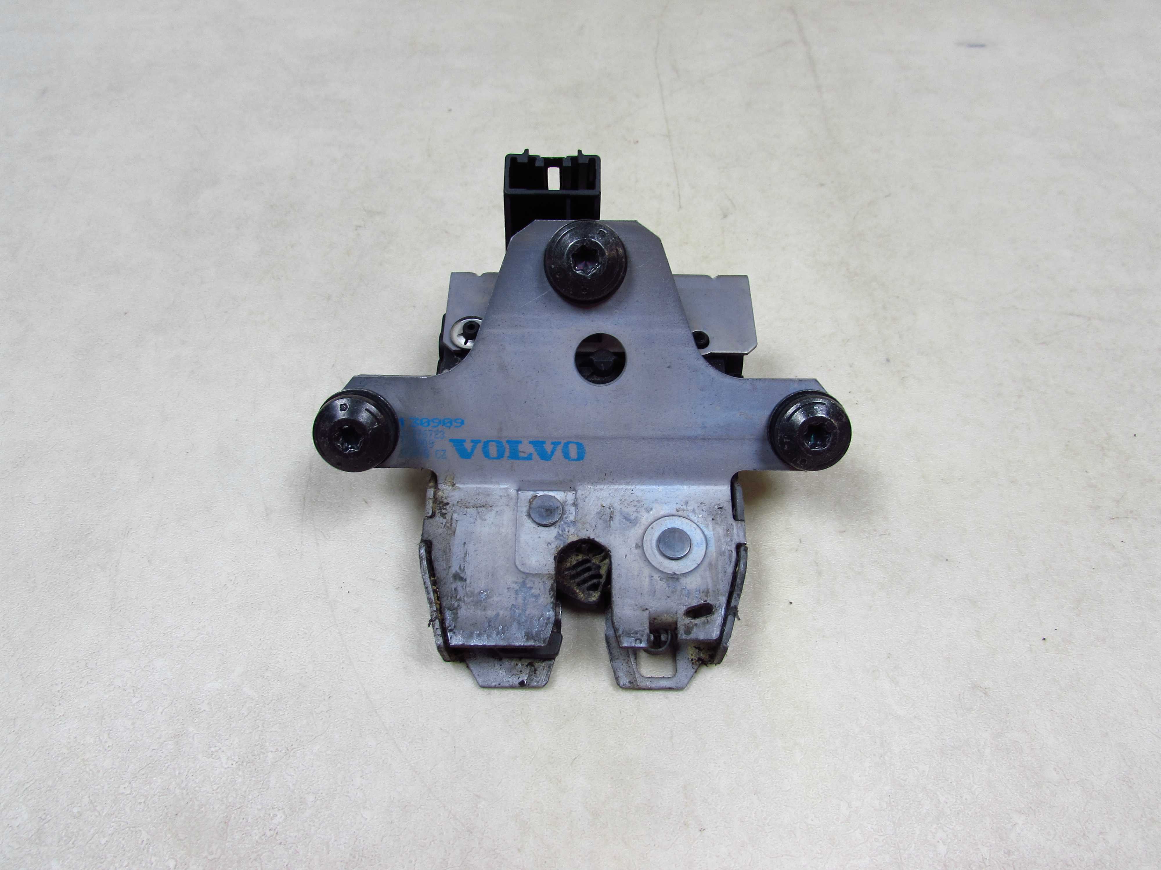 VOLVO XC60 08-17 ZAMEK KLAPY BAGAZNIKA TYL 31276723
