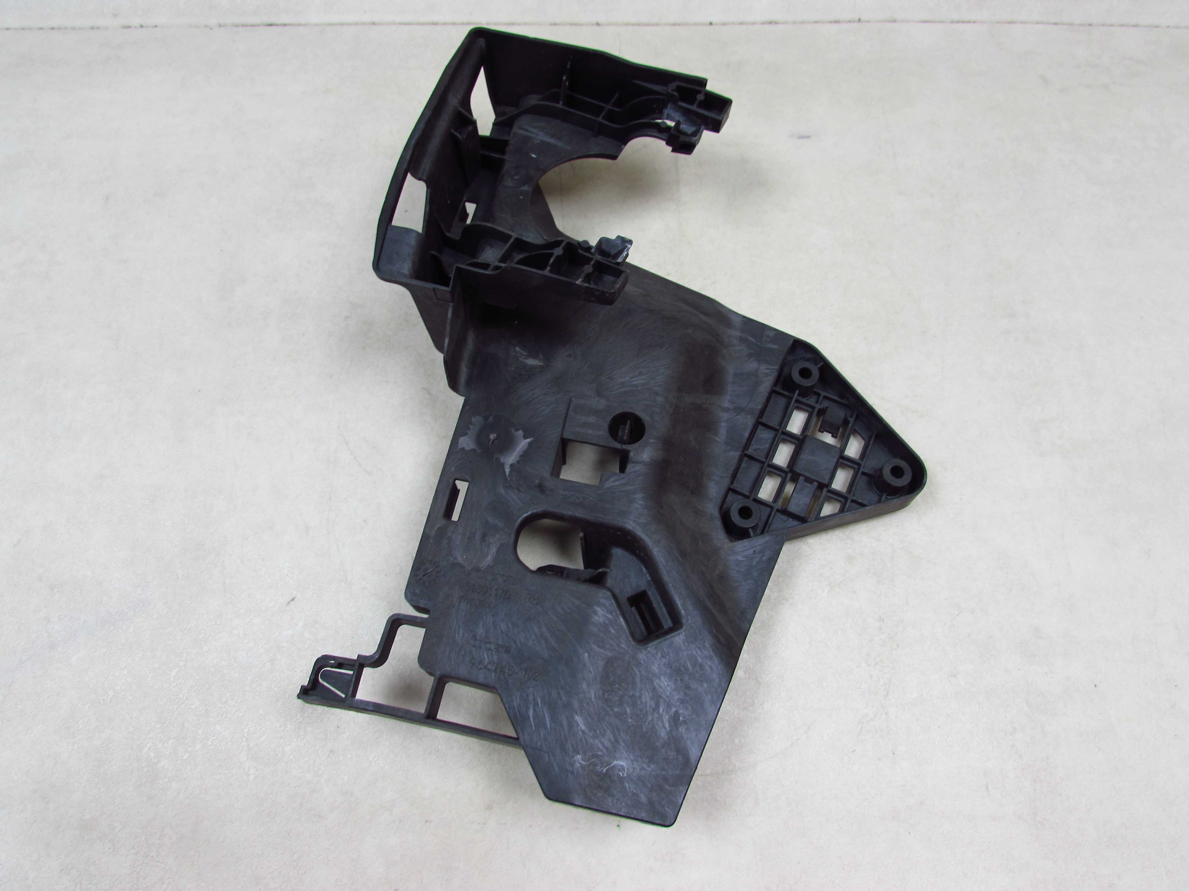 VOLVO XC60 08-13 PODSTAWA OSLONA ZAMKA DRZWI PRZOD PRAWY 31301170