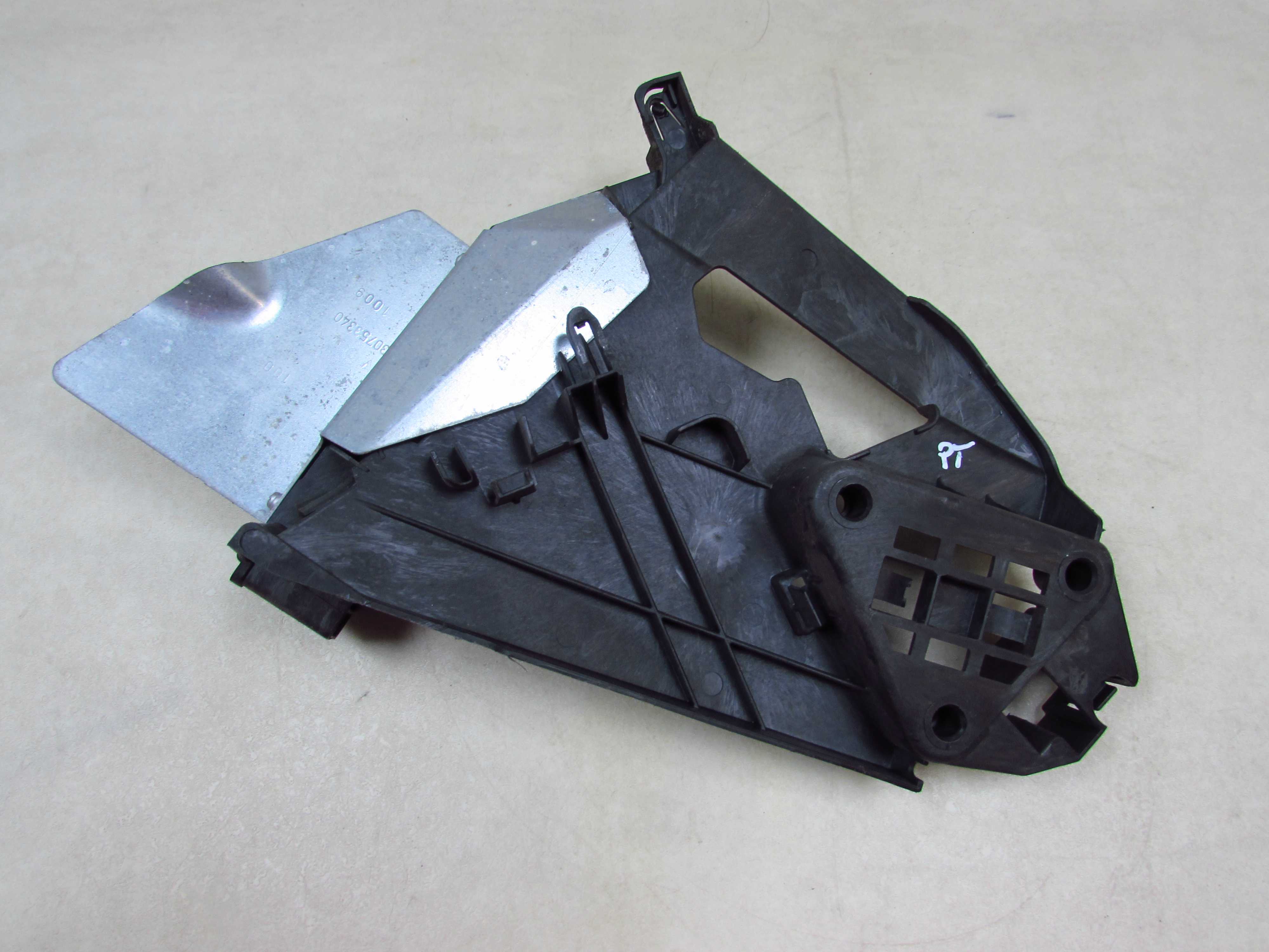 VOLVO XC60 08-13 PODSTAWA OSLONA ZAMKA DRZWI TYL PRAWY 30753338