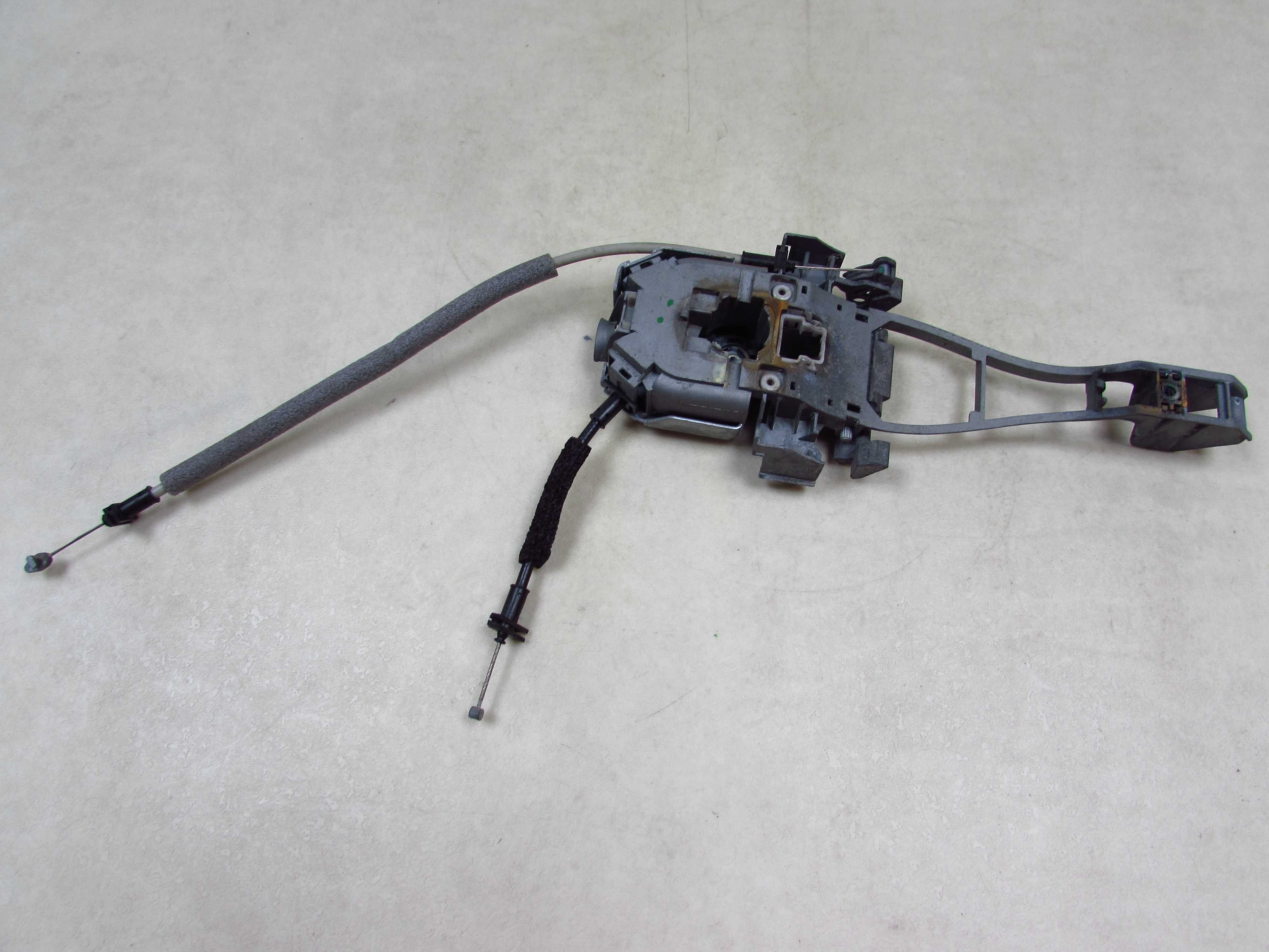 VOLVO S80 II V70 III 06-13 PODSTAWA MOCOWANIE KLAMKI PRZOD PRAWY 30784199