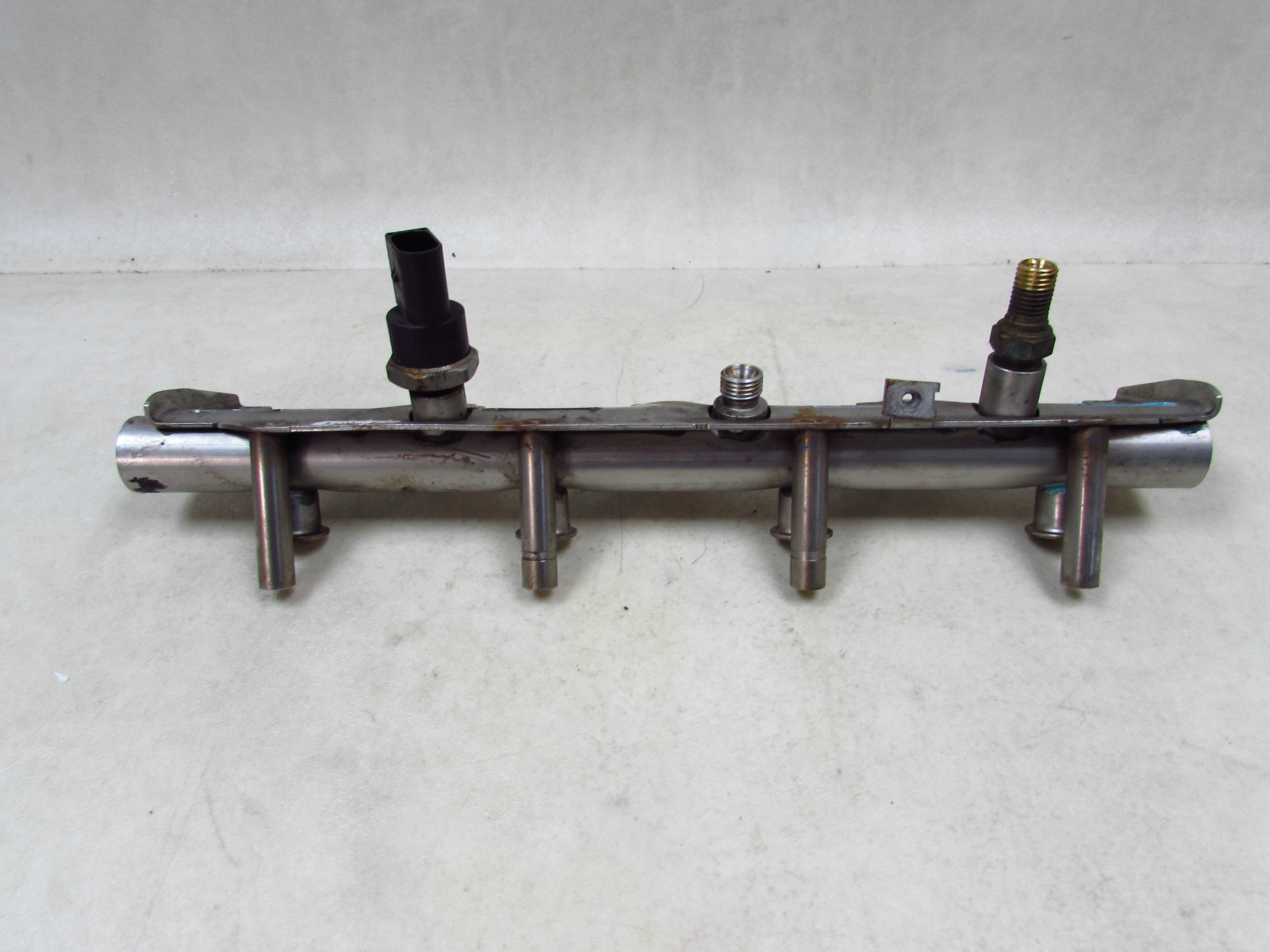 AUDI VW 2.0 TFSI LISTWA WTRYSKOWA CZUJNIK 06F133317G 0261545008