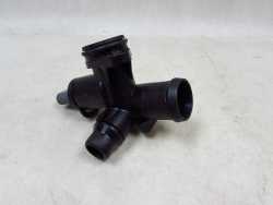 VW AUDI 2.0 TFSI BWE OBUDOWA TERMOSTATU KROCIEC TROJNIK WODY 06D121133C