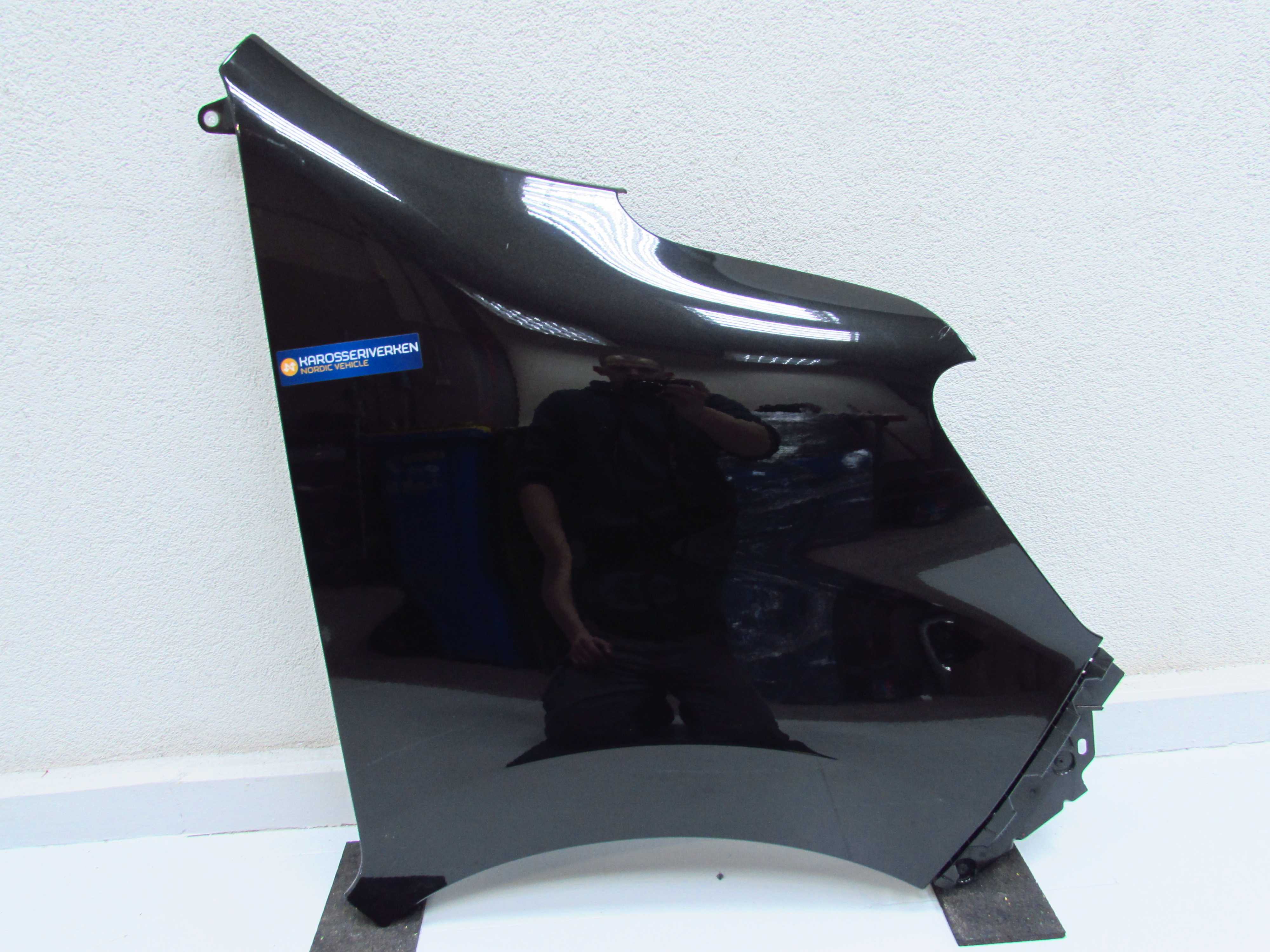 RENAULT MASTER III LIFT 19- BLOTNIK PRAWY PRZOD 260429002R WSPORNIK