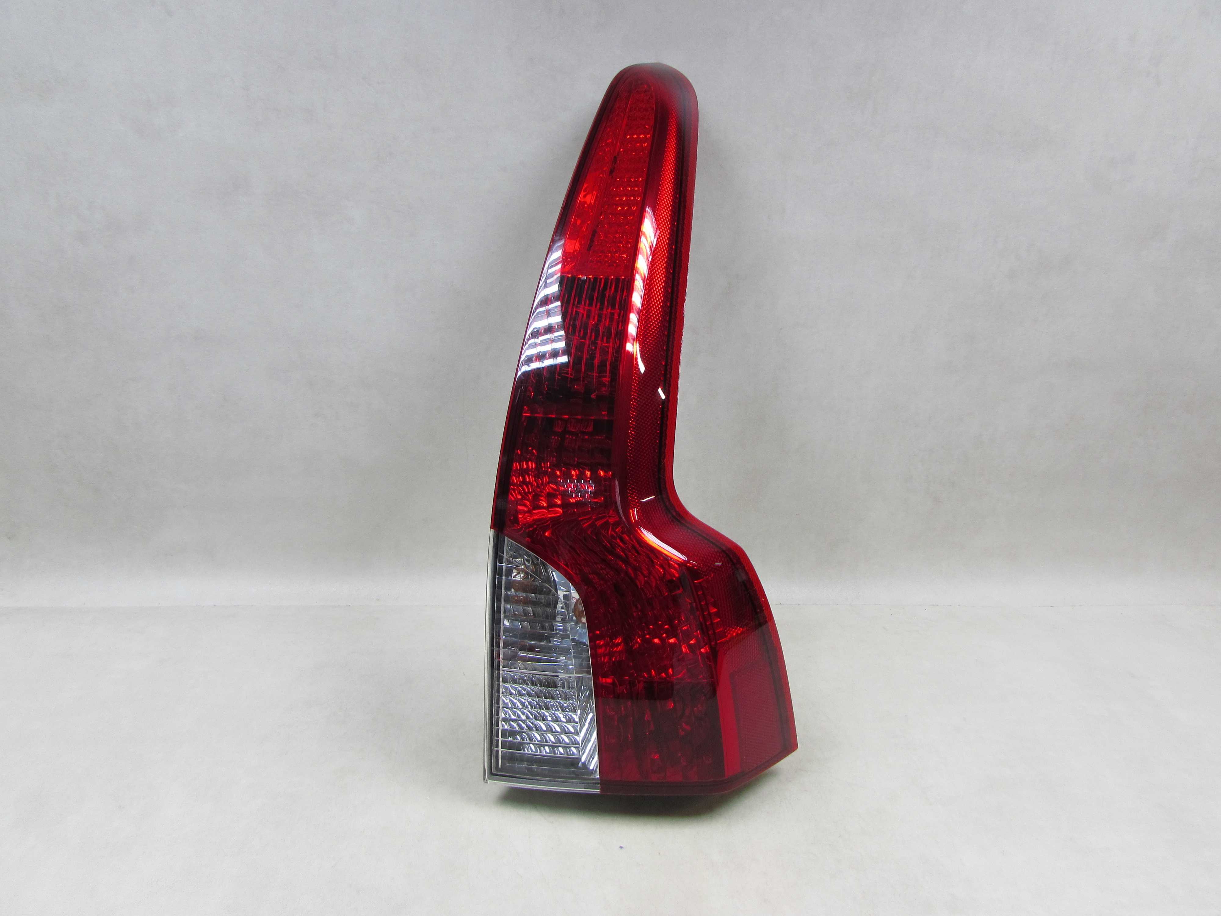 VOLVO V50 LIFT 07-13 LAMPA TYL TYLNA PRAWA 30744542 EUROPA