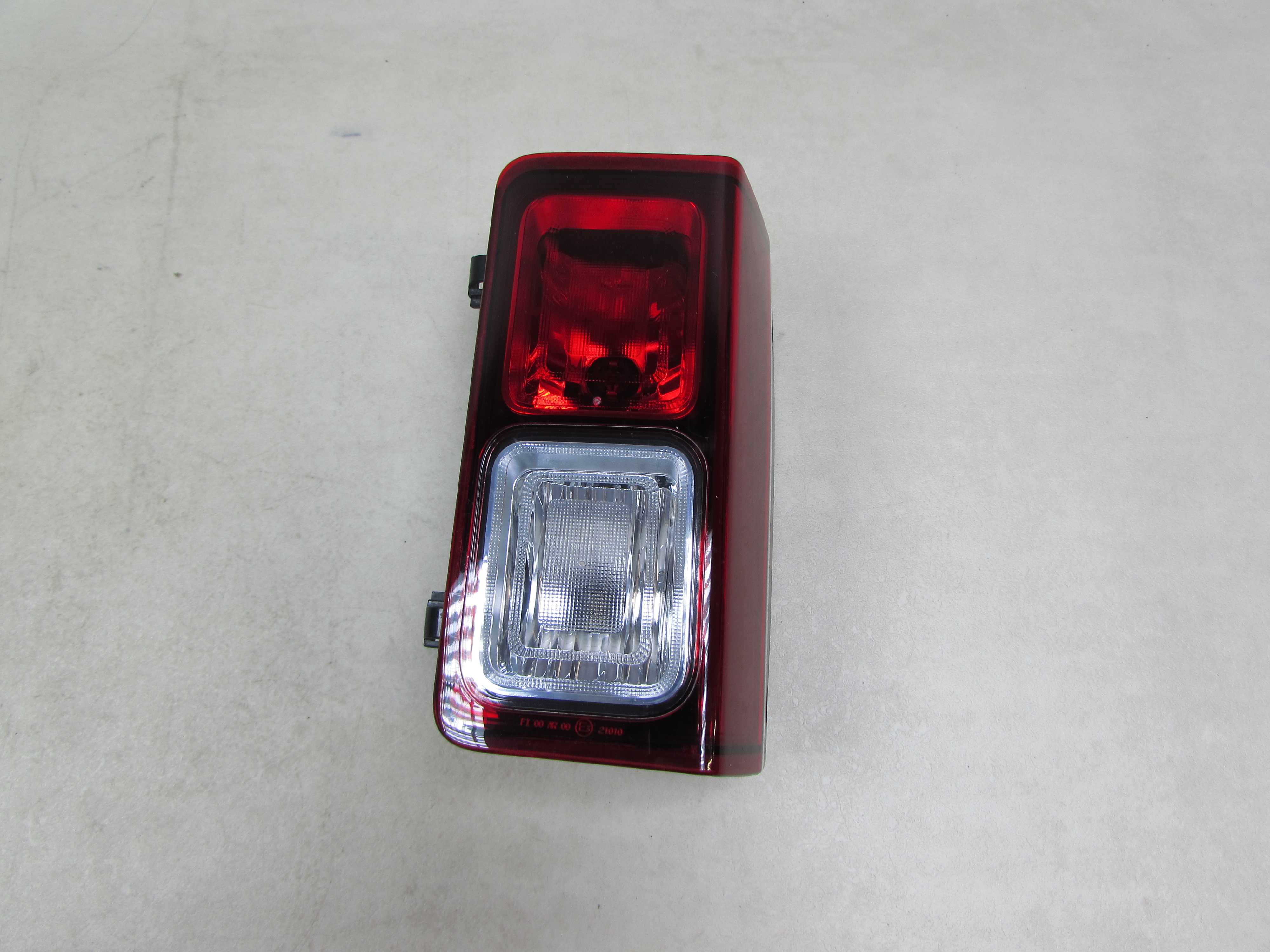 RENAULT TRAFIC III VIVARO II TALENTO 14-21 LAMPA TYL LEWA EUROPA 265598248 93867975 COFANIA