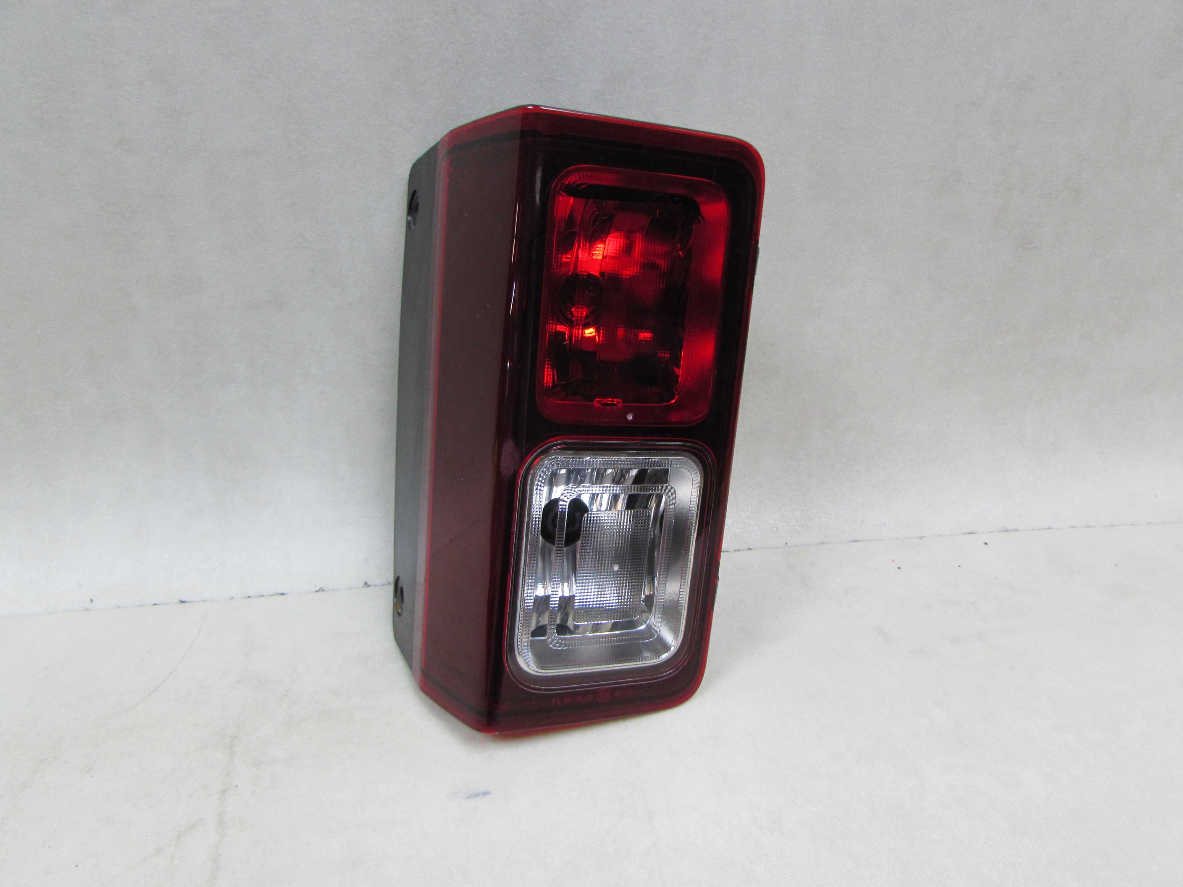 RENAULT TRAFIC III VIVARO II TALENTO 14-21 LAMPA TYL PRAWA EUROPA 265548758 93459475 265542955
