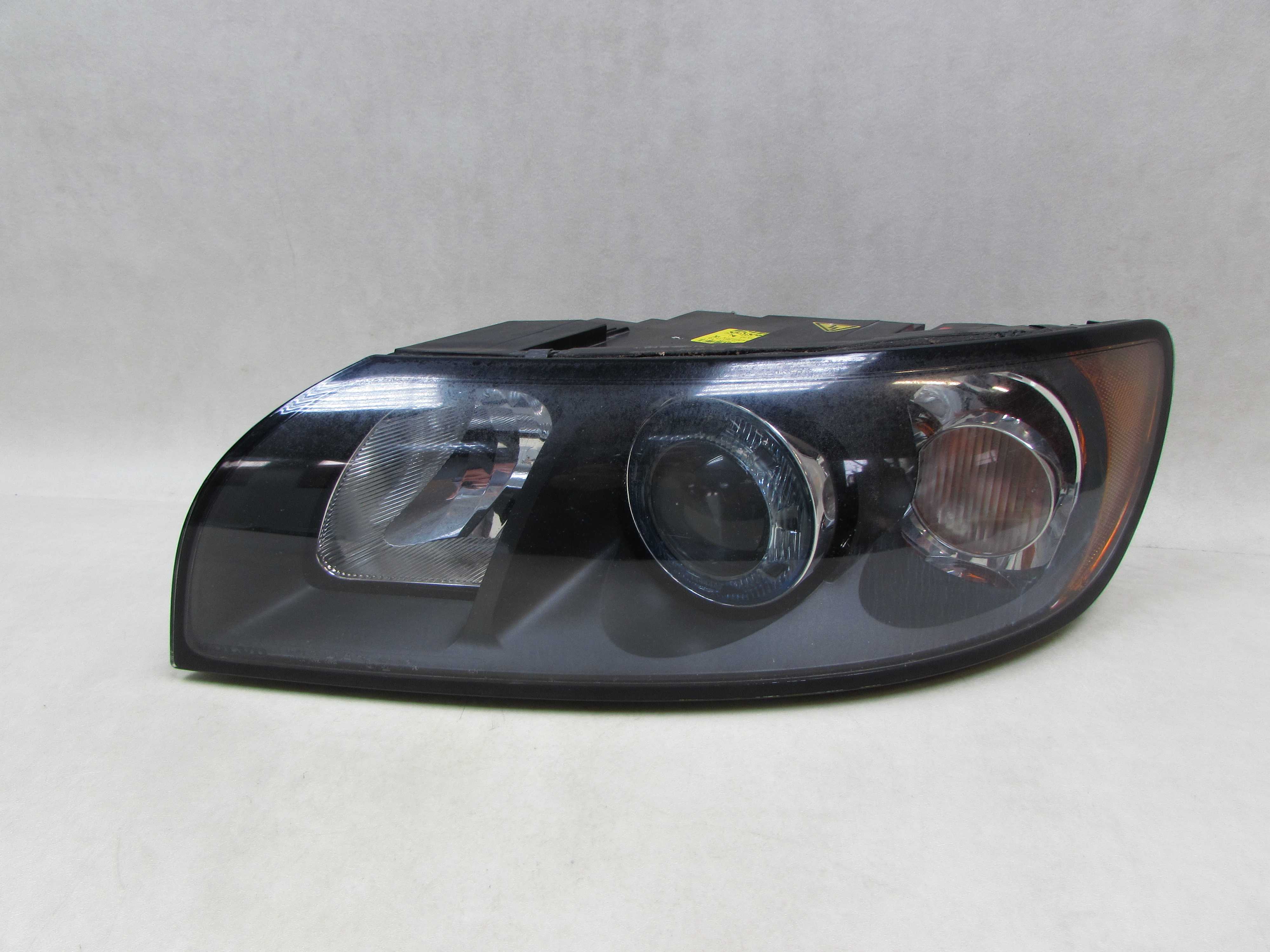 VOLVO S40 V50 04-07 LAMPA REFLEKTOR PRZOD LEWA XENON 30678203 EUROPA