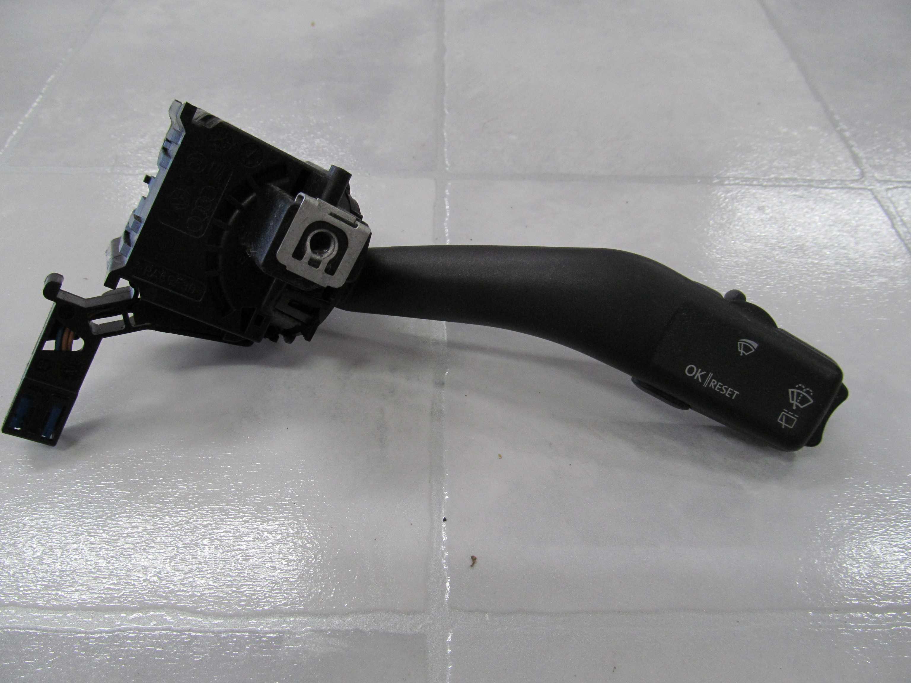 VW SEAT SKODA MANETKA WYCIERACZEK 1K0953519A 04-13