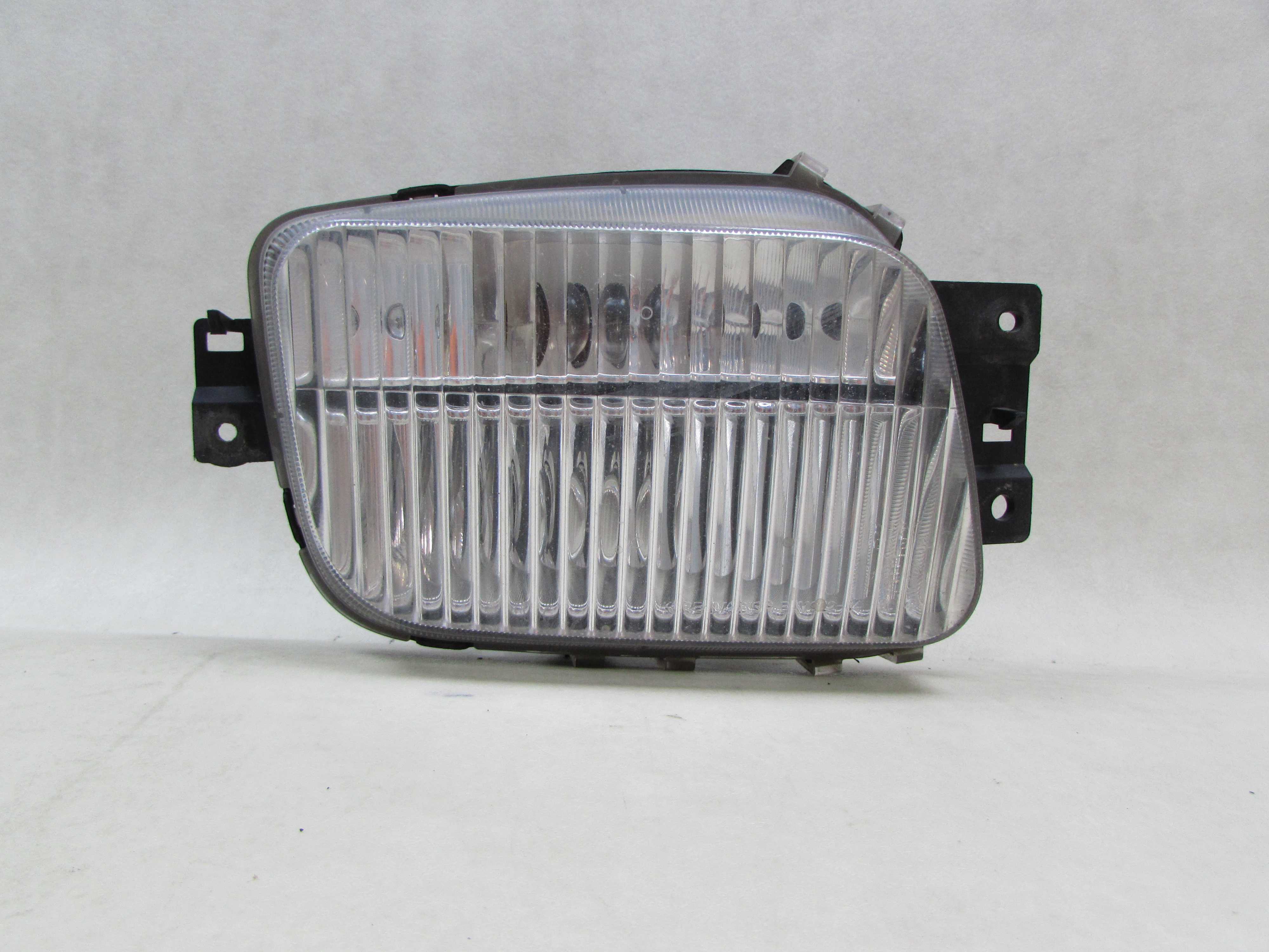 MITSUBISHI CANTER FUSO 7C15 3.0 E6 17R LAMPA DZIENNA DRL HALOGEN PRAWY