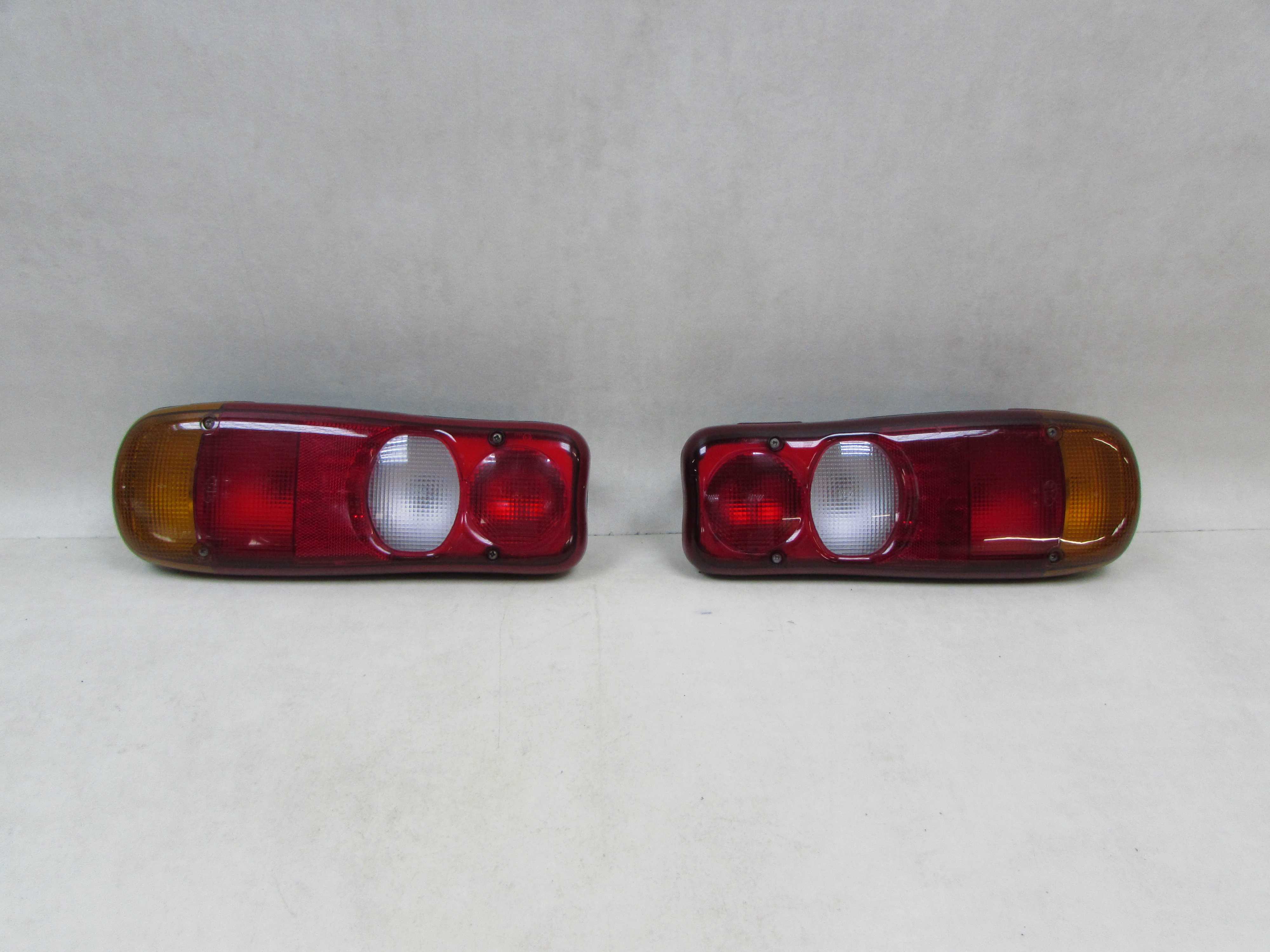 MITSUBISHI CANTER FUSO ISUZU DAF LAMPA ZESPOLONA TYL LAMPY