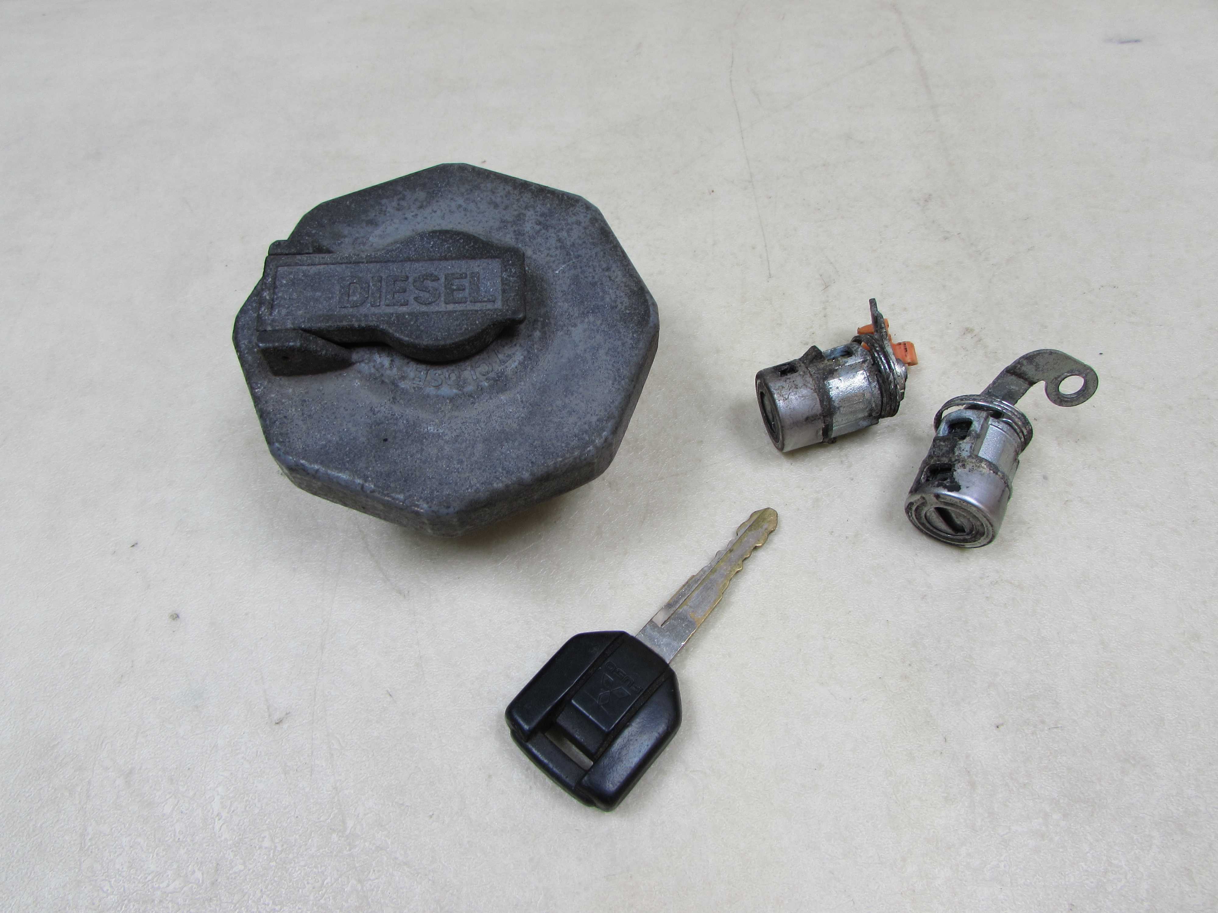 MITSUBISHI CANTER FUSO 7C15 E6 13- WKLADKA ZAMKA KLUCZYK KOREK WLEWU PALIWA KPL