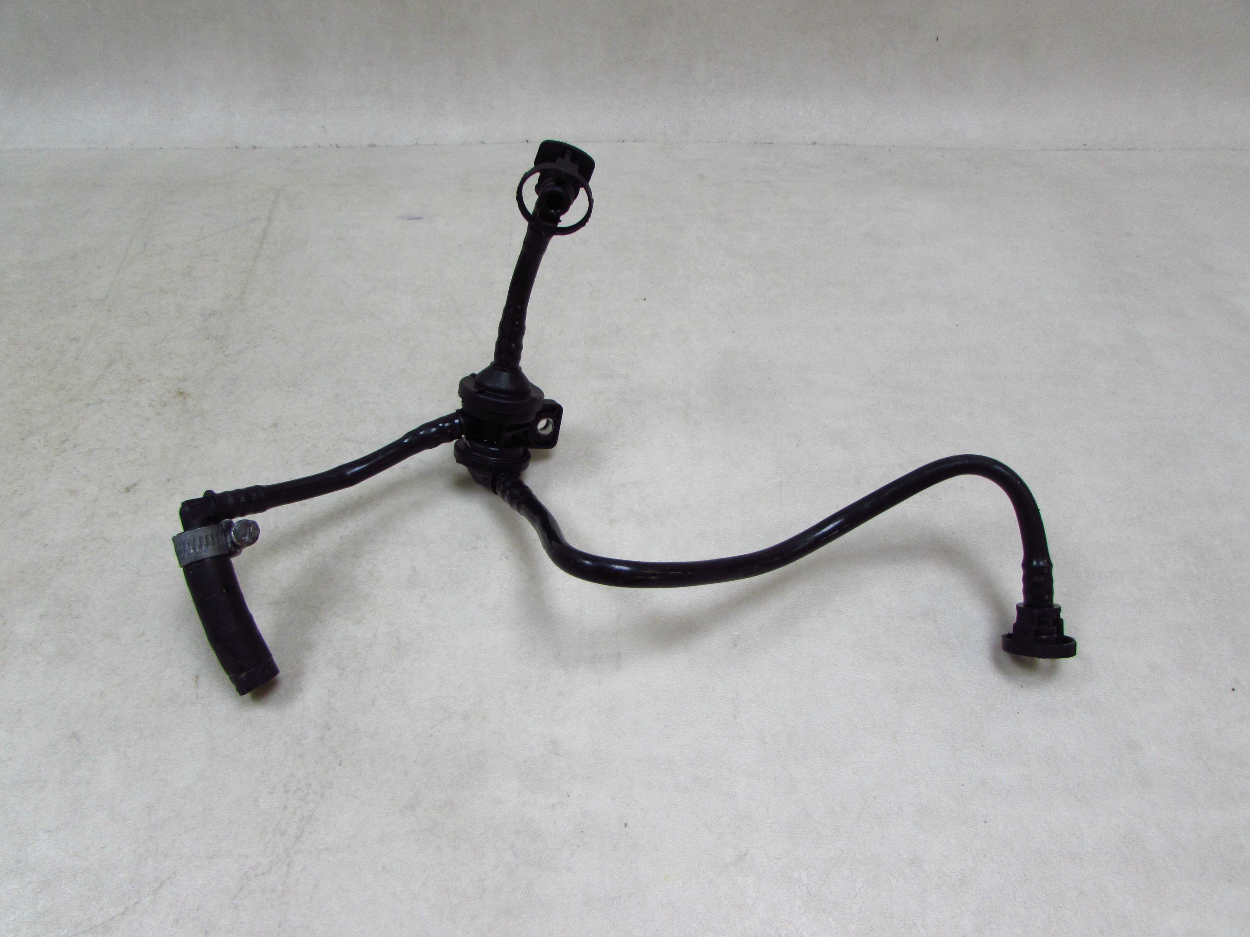 VW AUDI 2.0 TFSI AXX RURKA PRZEWOD ZAWOR PODCISNIENIA 06F133529C