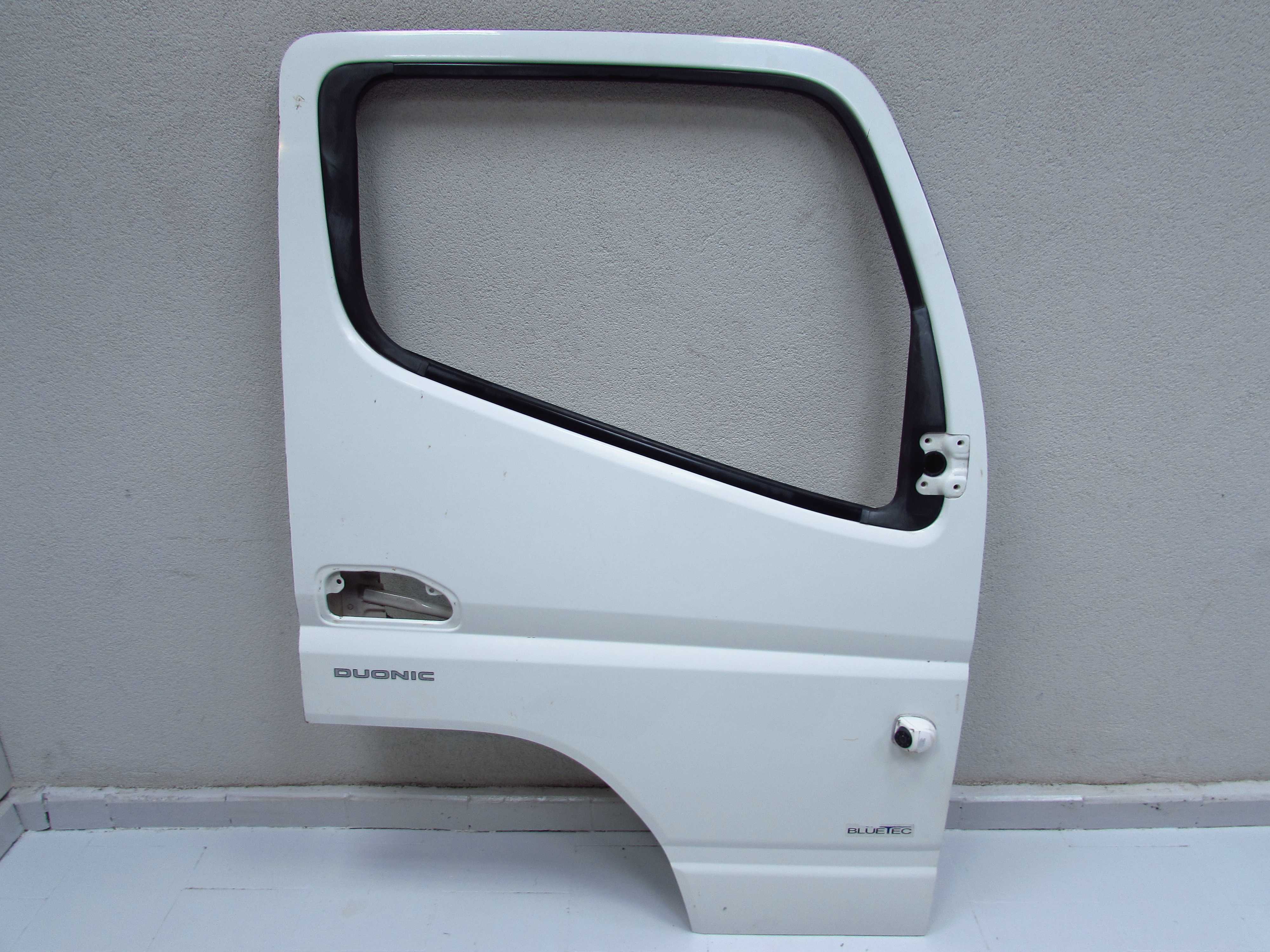 MITSUBISHI CANTER FUSO 14-21 DRZWI KABINA PRAWE KAMERA W31
