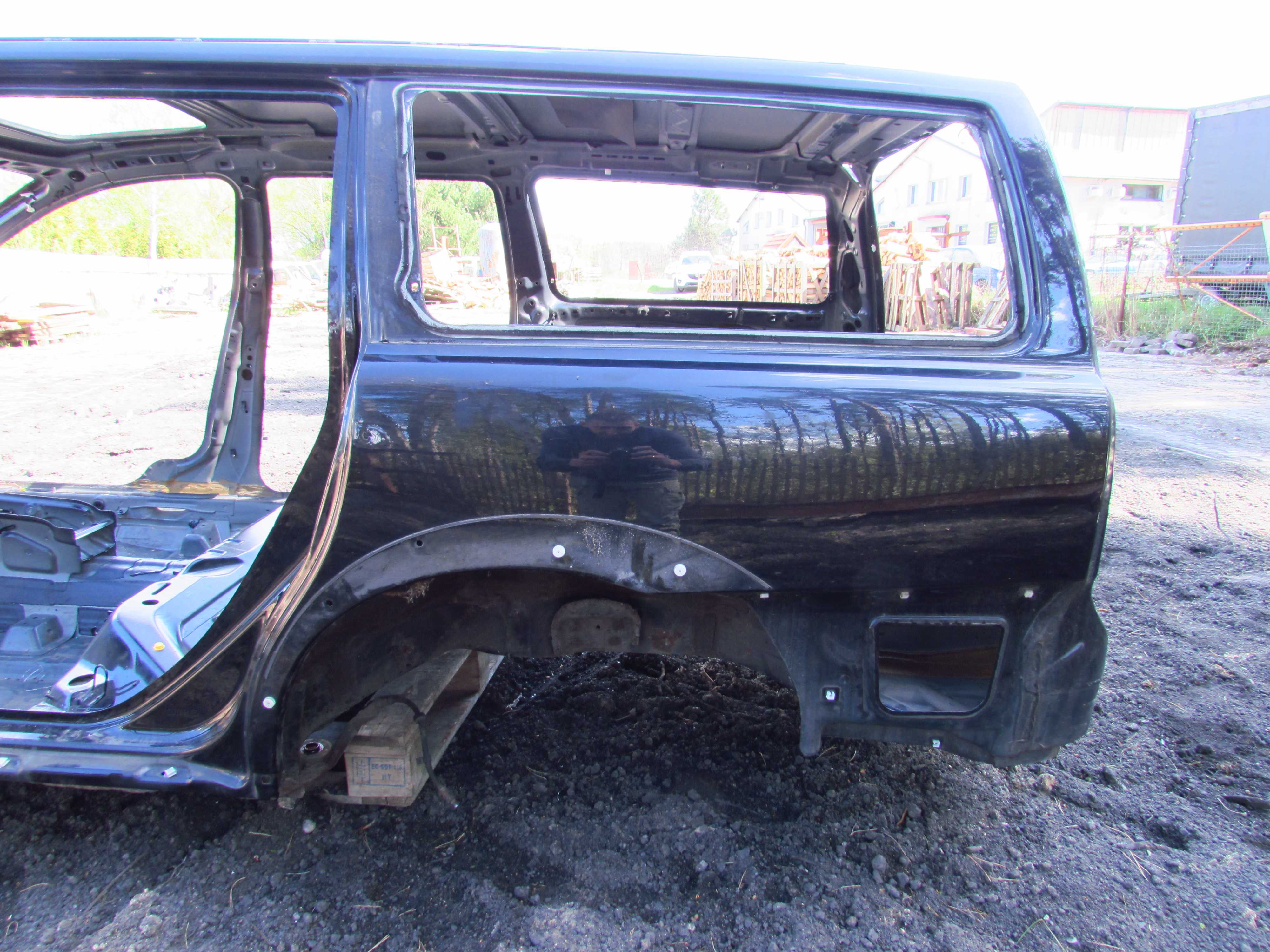 VOLVO V70 II XC70 99-09 CWIARTKA BLOTNIK POSZYCIE TYL LEWA 452-26