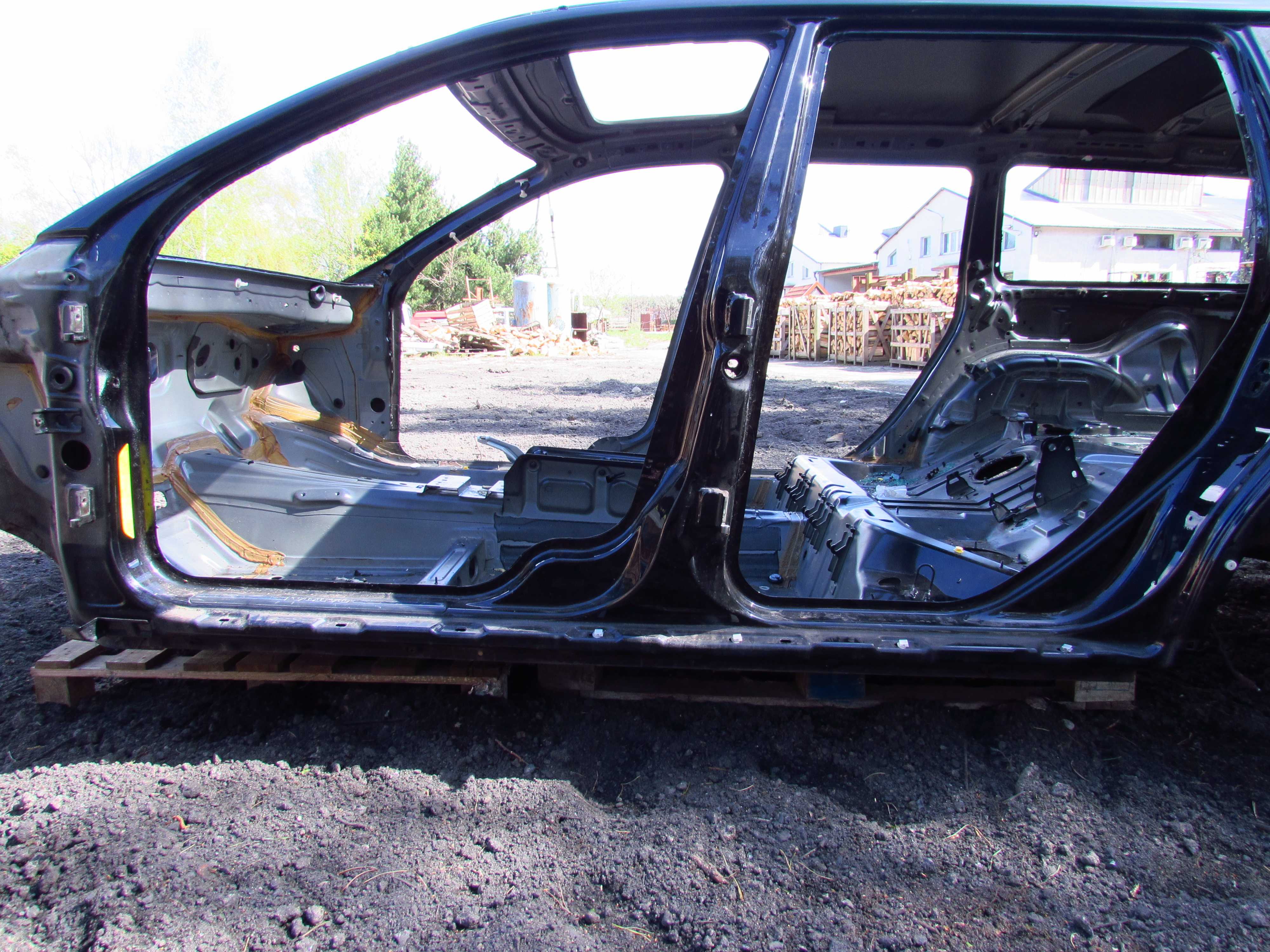 VOLVO S60 V70 II XC70 99-09 PROG SLUPEK CWIARTKA CIETA LEWA 452-26