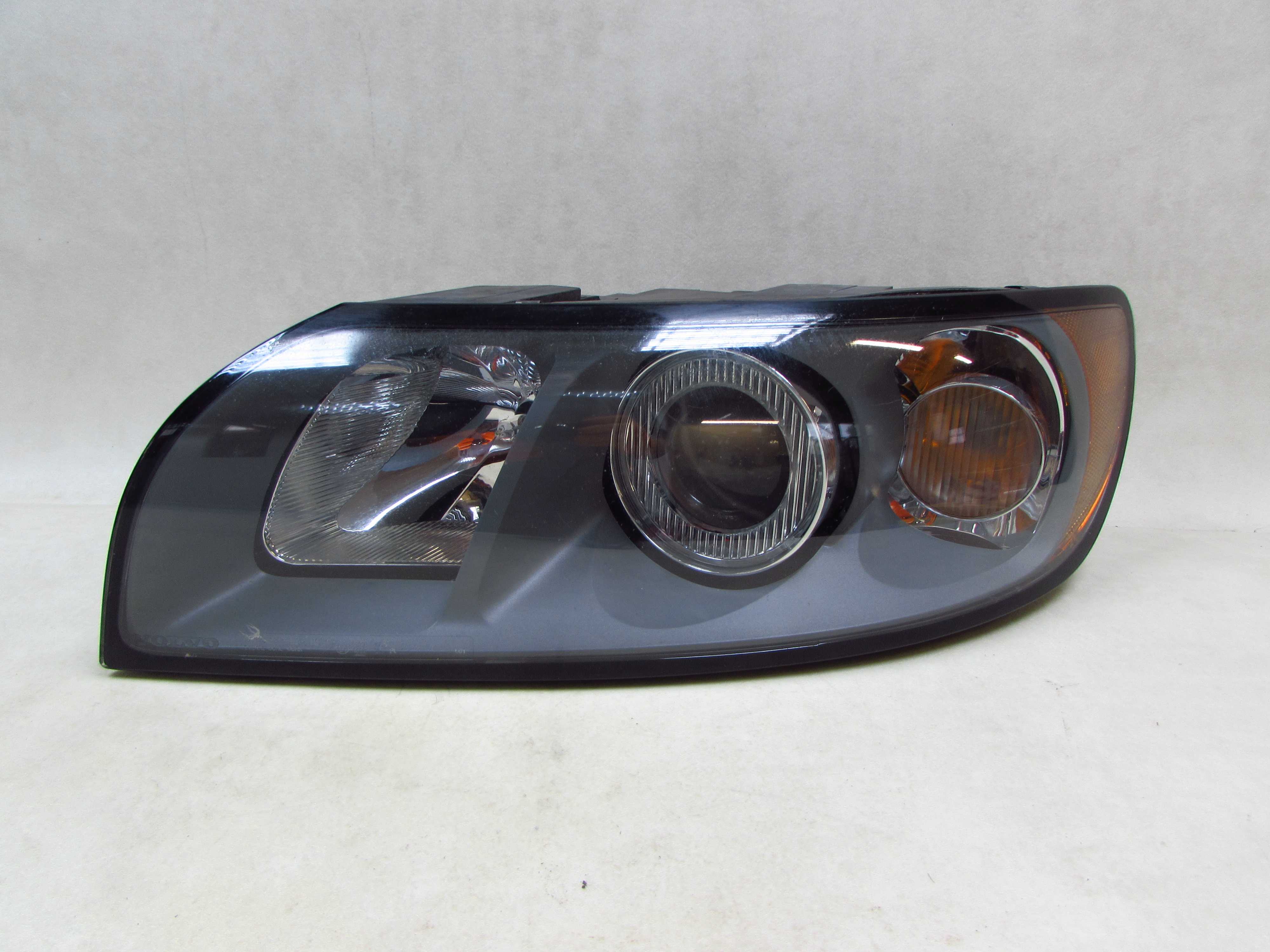 VOLVO S40 V50 04-08 LAMPA REFLEKTOR PRZOD LEWA 30698885 EUROPA