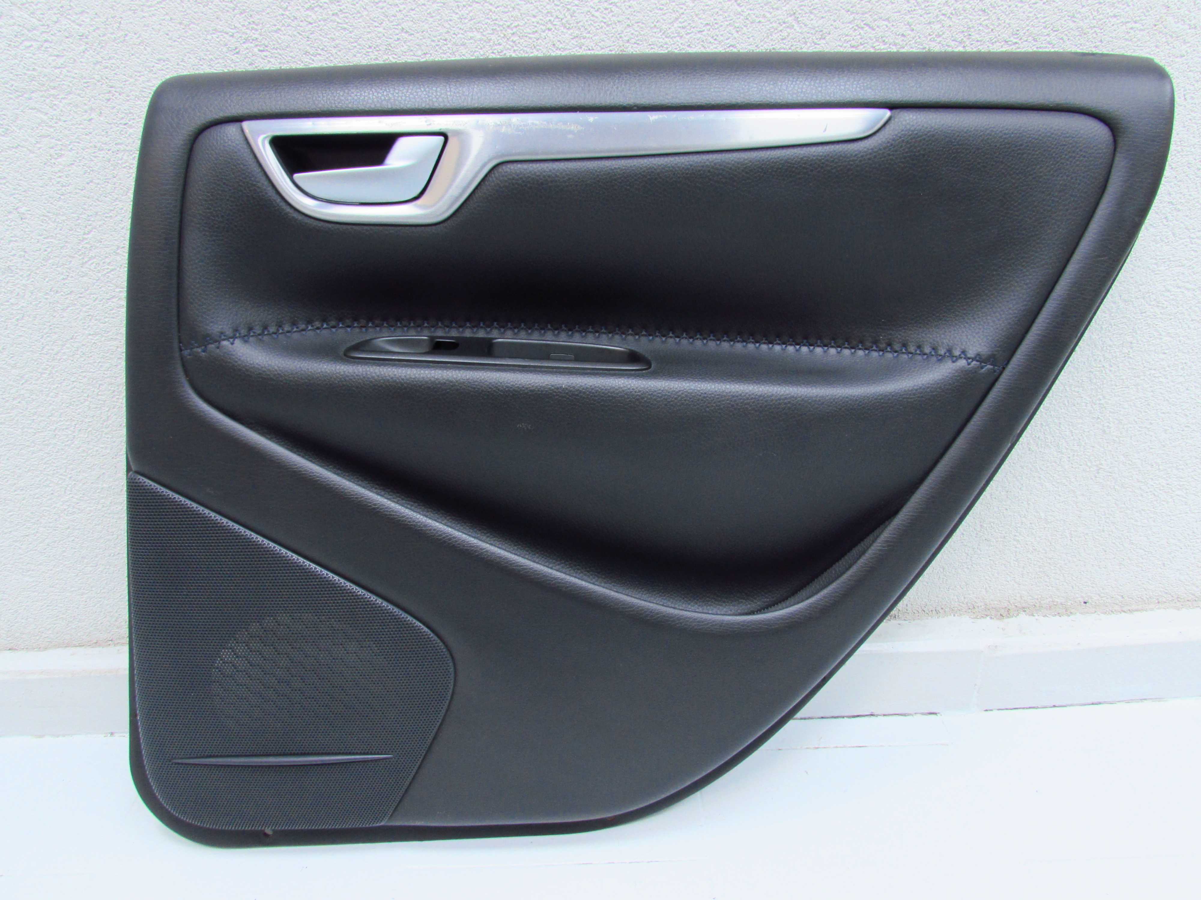 VOLVO V70 XC70 TAPICERKA BOCZEK DRZWI TYL SKORA 99-07