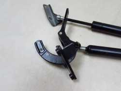 VOLVO V70 XC70 99-07 ZAWIAS ZAWIASY SILOWNIK KLAPY BAGAZNIKA TYL LEWY PRAWY 8643158 8643157