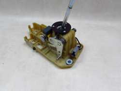 VOLVO S60 V70 XC70 2.4 D5 00-07 LEWAREK WYBIERAK ZMIANY BIEGOW MANUAL 30759227