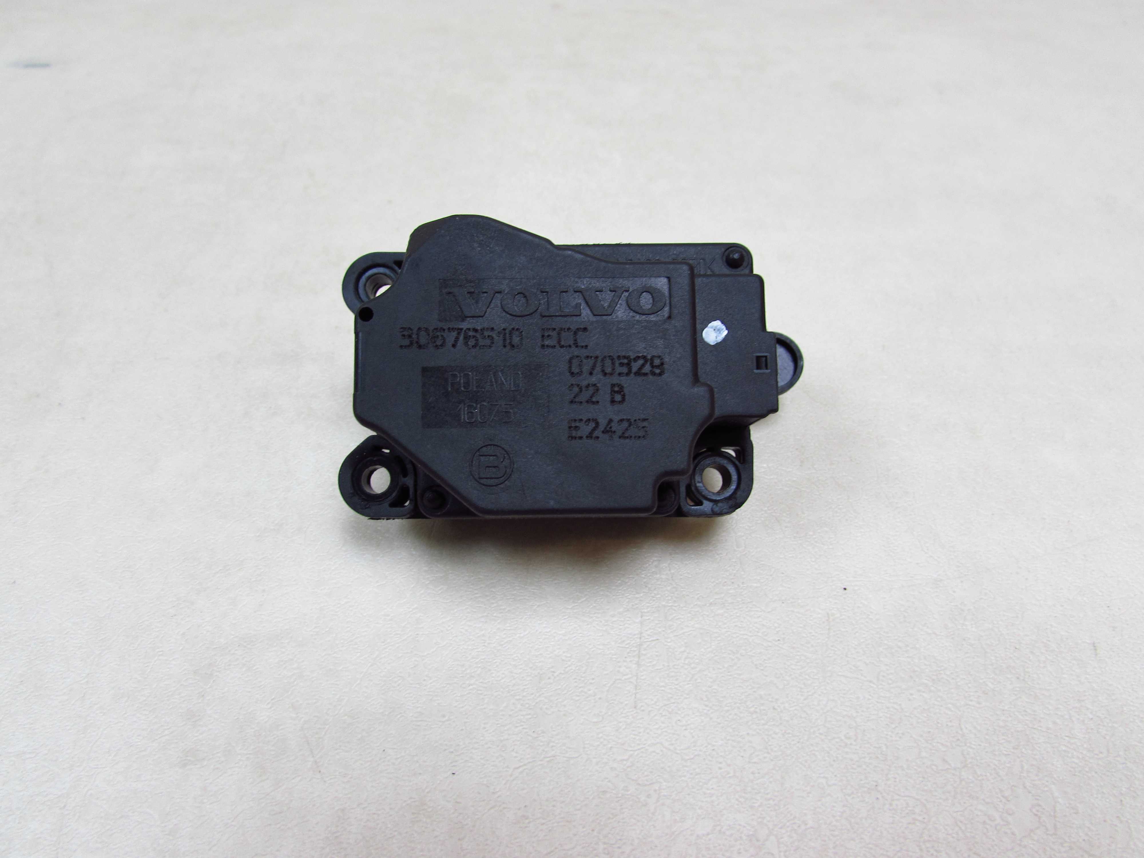VOLVO S60 V70 S80 XC70 SILNICZEK NAGRZEWNICY 30676510 ECC 99-07