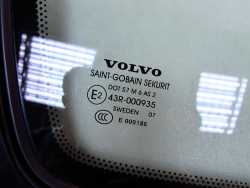VOLVO V70 XC II LIFT 99-07 SZYBA TYL LEWA KAROSERYJNA ANTENA 452-26 07R