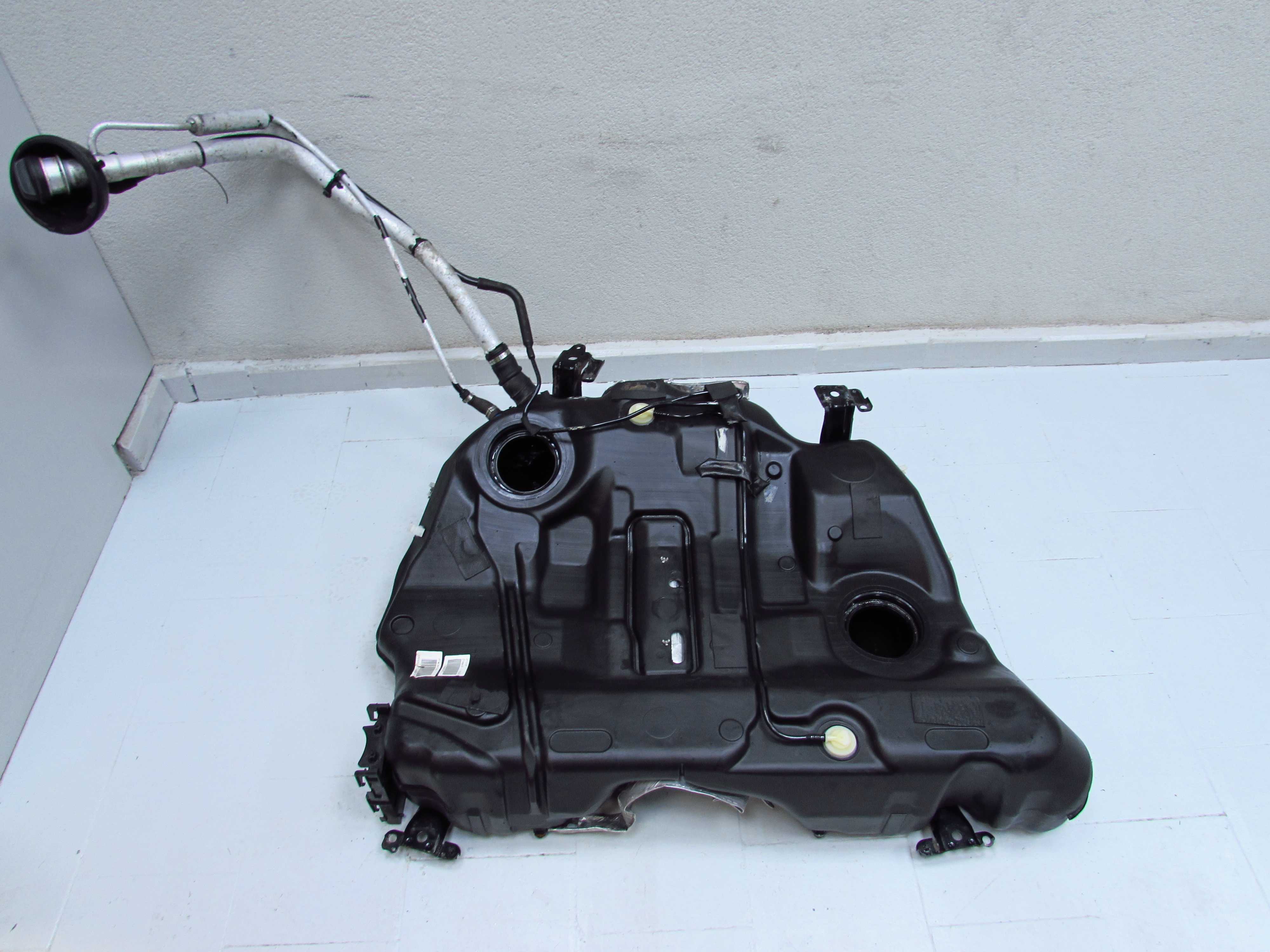 VOLVO V70 XC70 2.4 D5 LIFT AWD ZBIORNIK BAK PALIWA 30792711 04-07